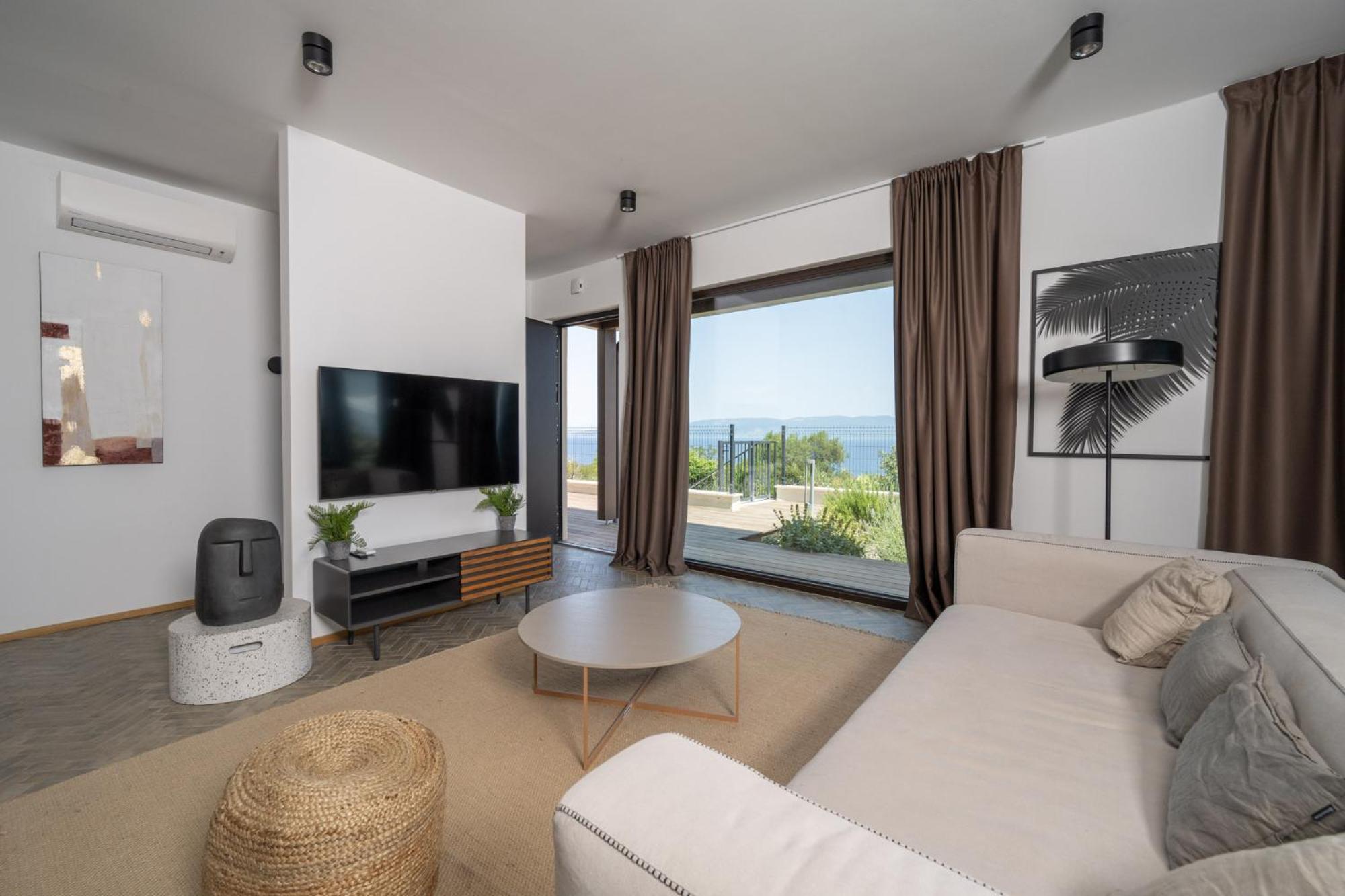 Villa photo 2