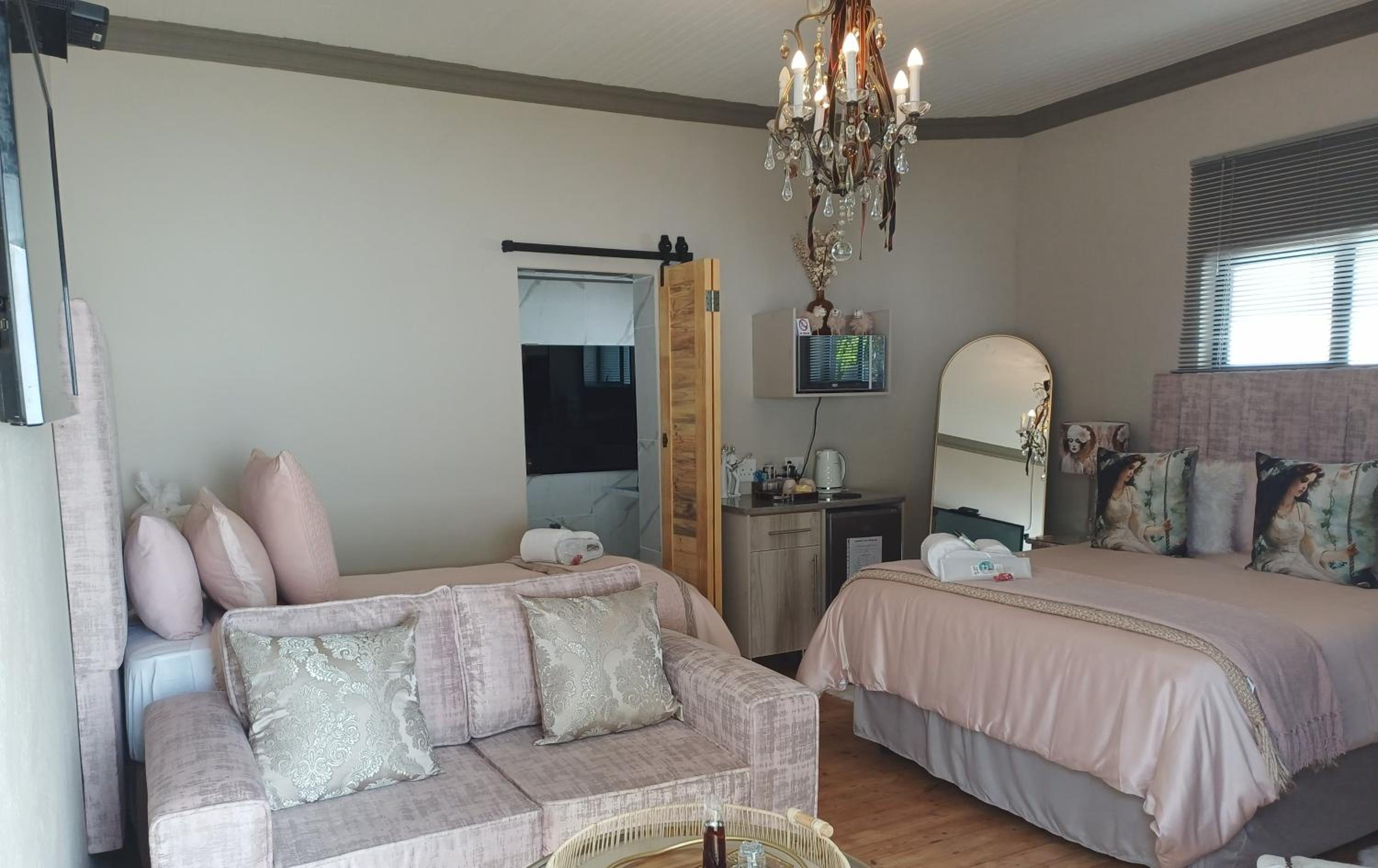 Luxury Family Room photo 2