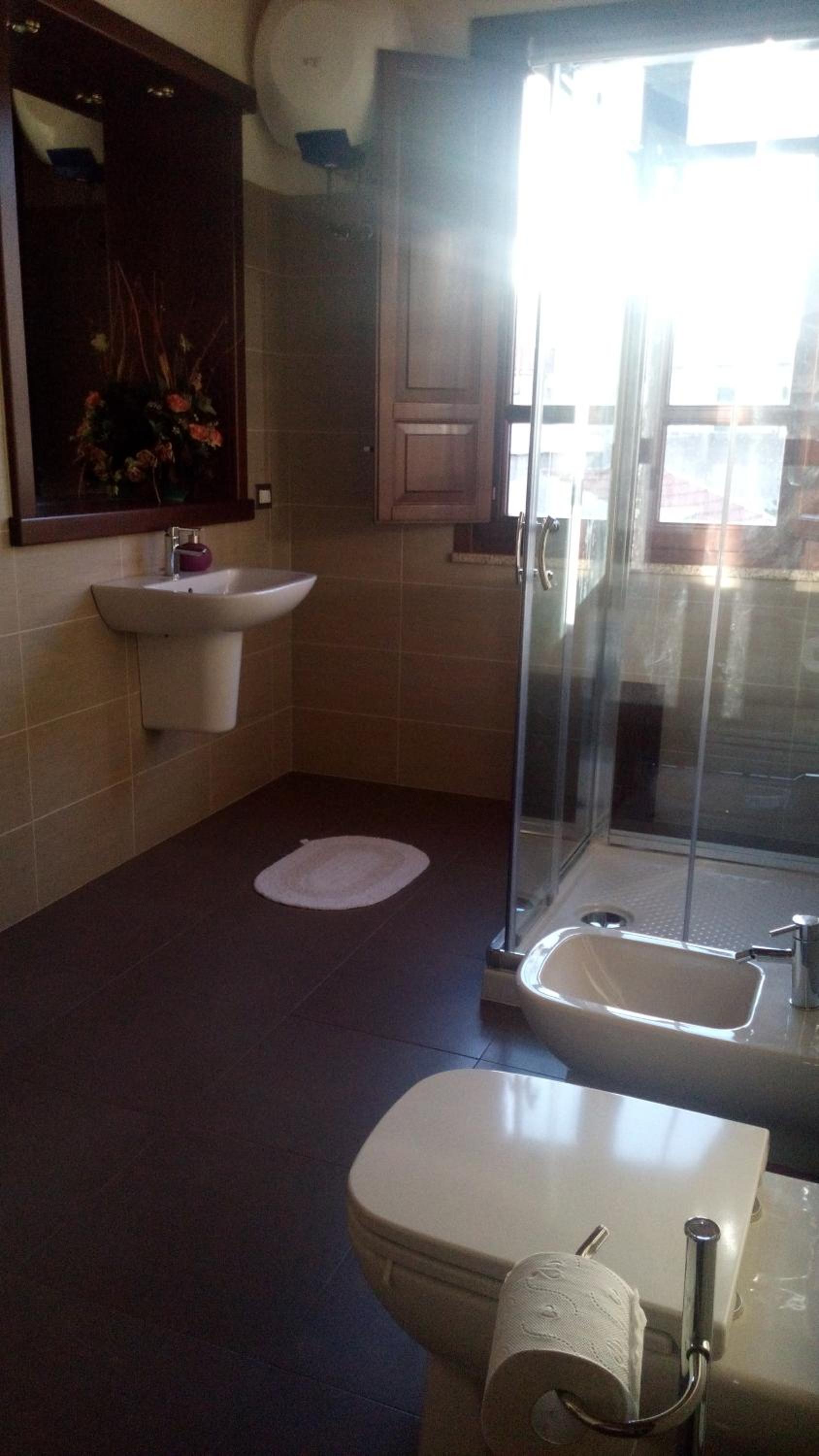 Double or Twin Room with Bathroom - Photo 9