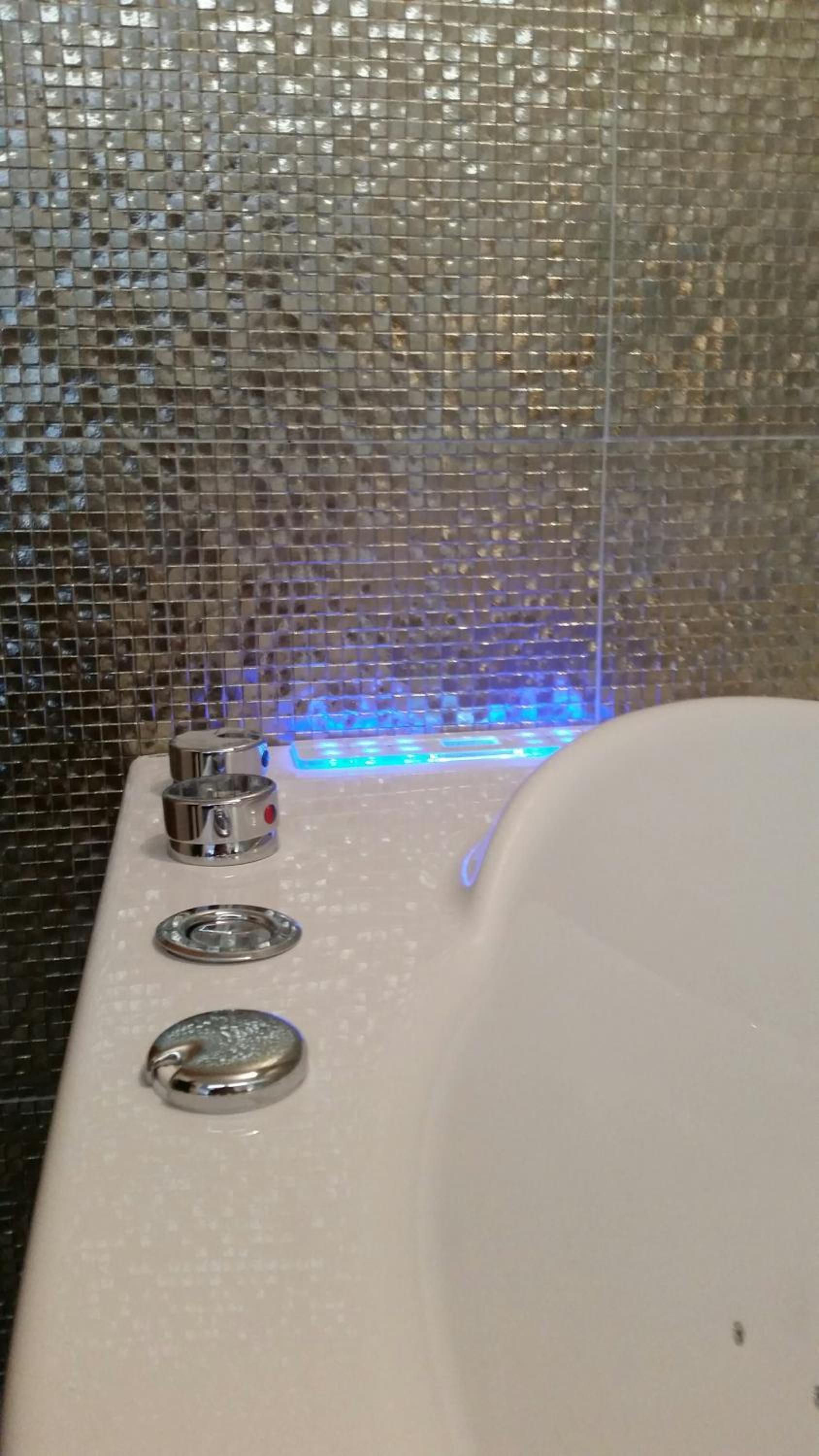 Deluxe Double Room with Balcony and Spa Bath - Photo 4