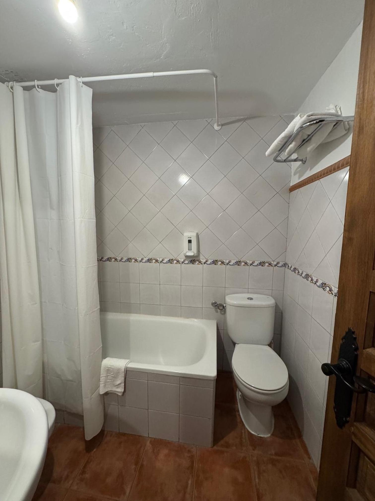 Small Double Room - Photo 3
