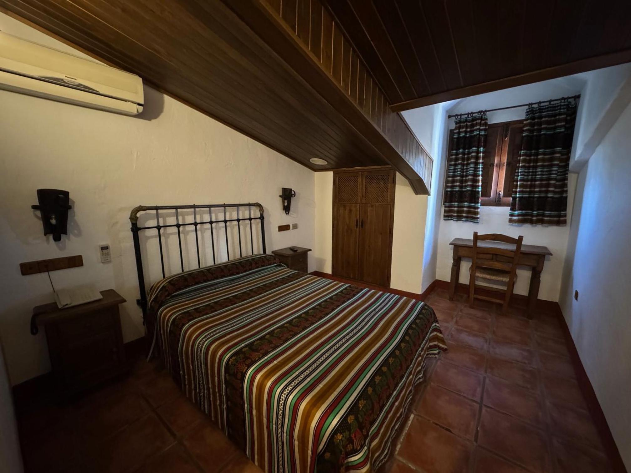 Small Double Room - Photo 6