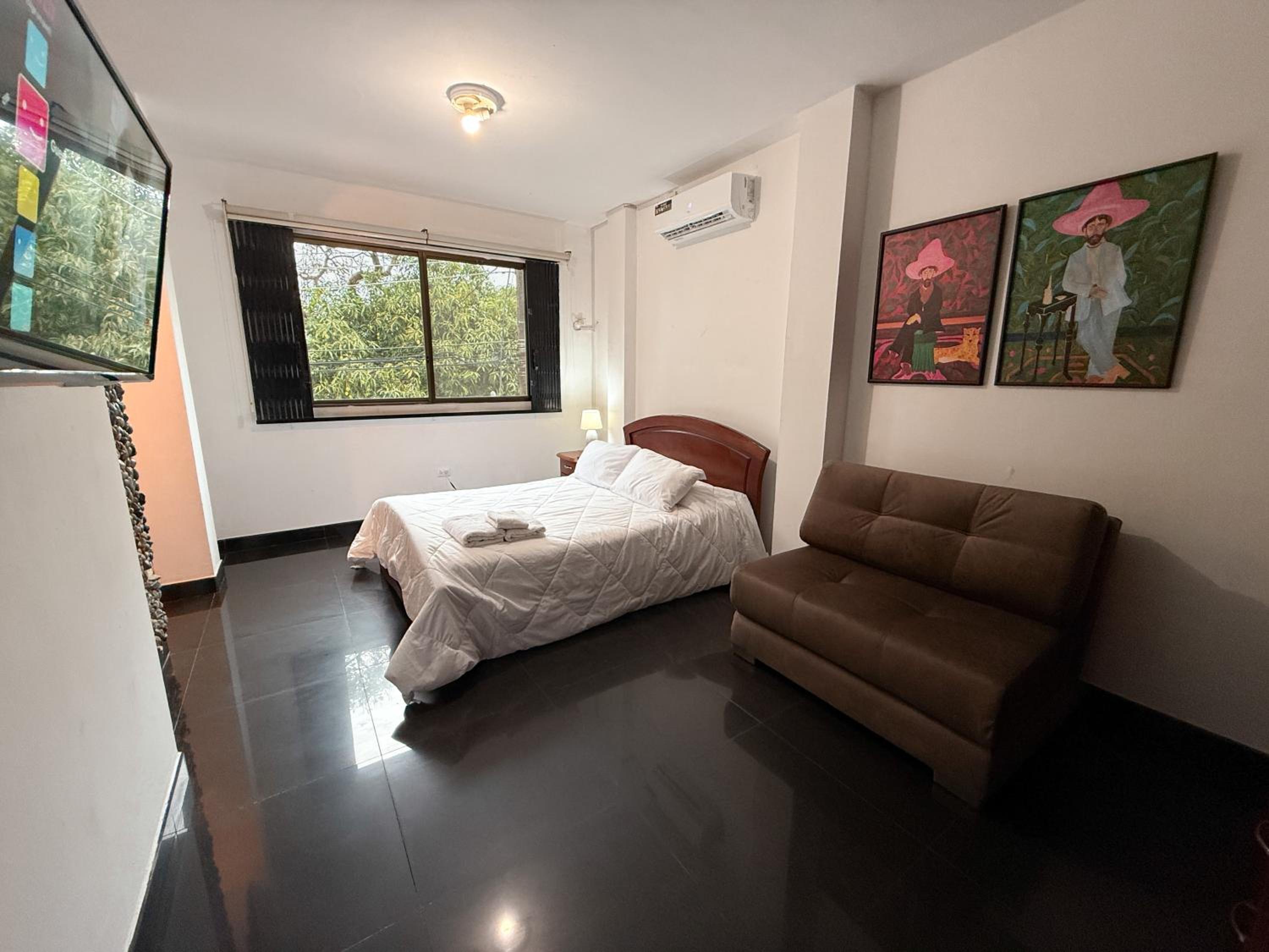 Family Room with Private Bathroom photo 2