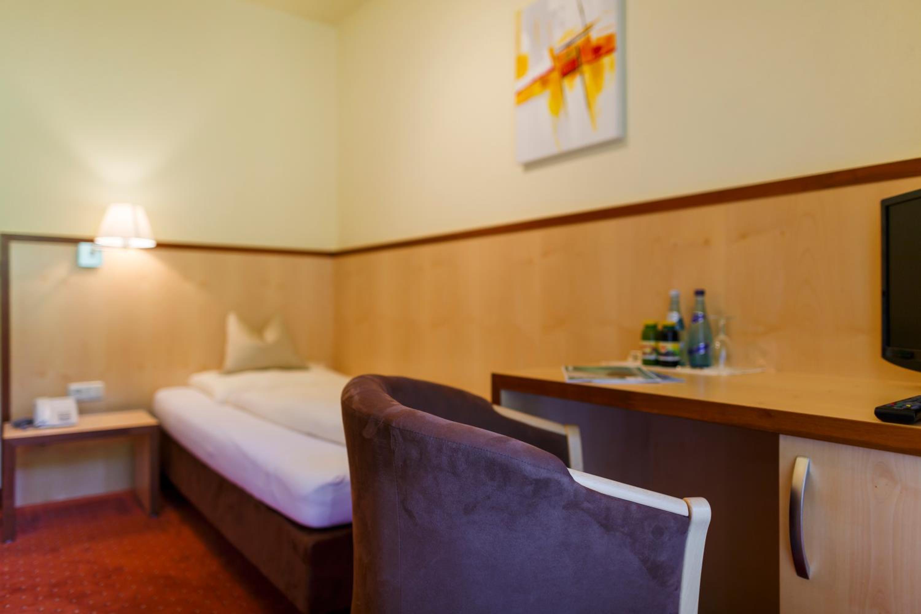 Single Room with Balcony photo 2