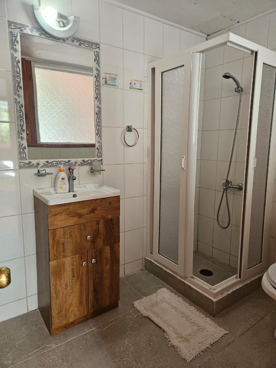 Quadruple Room with Private Bathroom photo 1