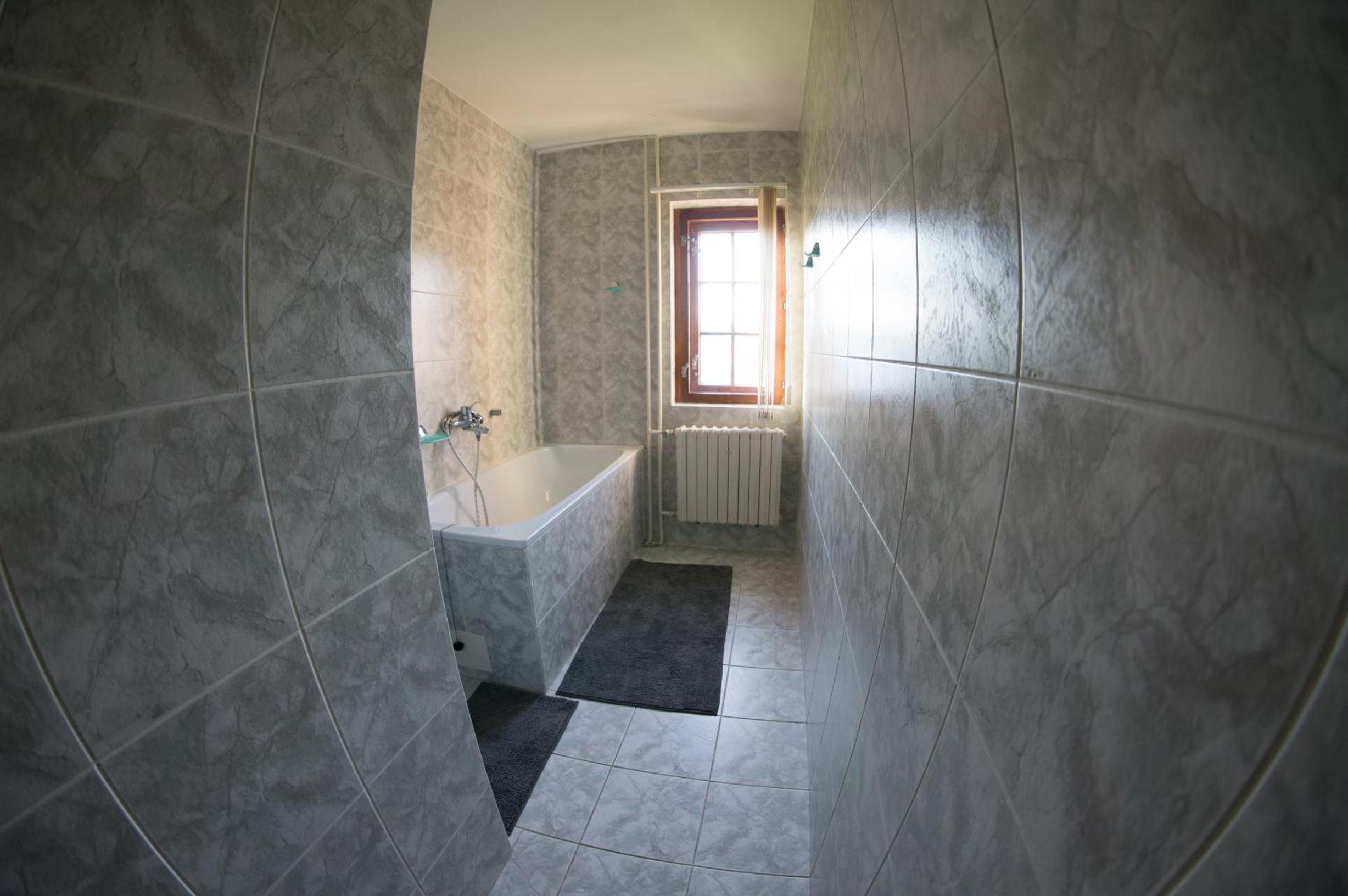 Apartment with Balcony - Photo 15