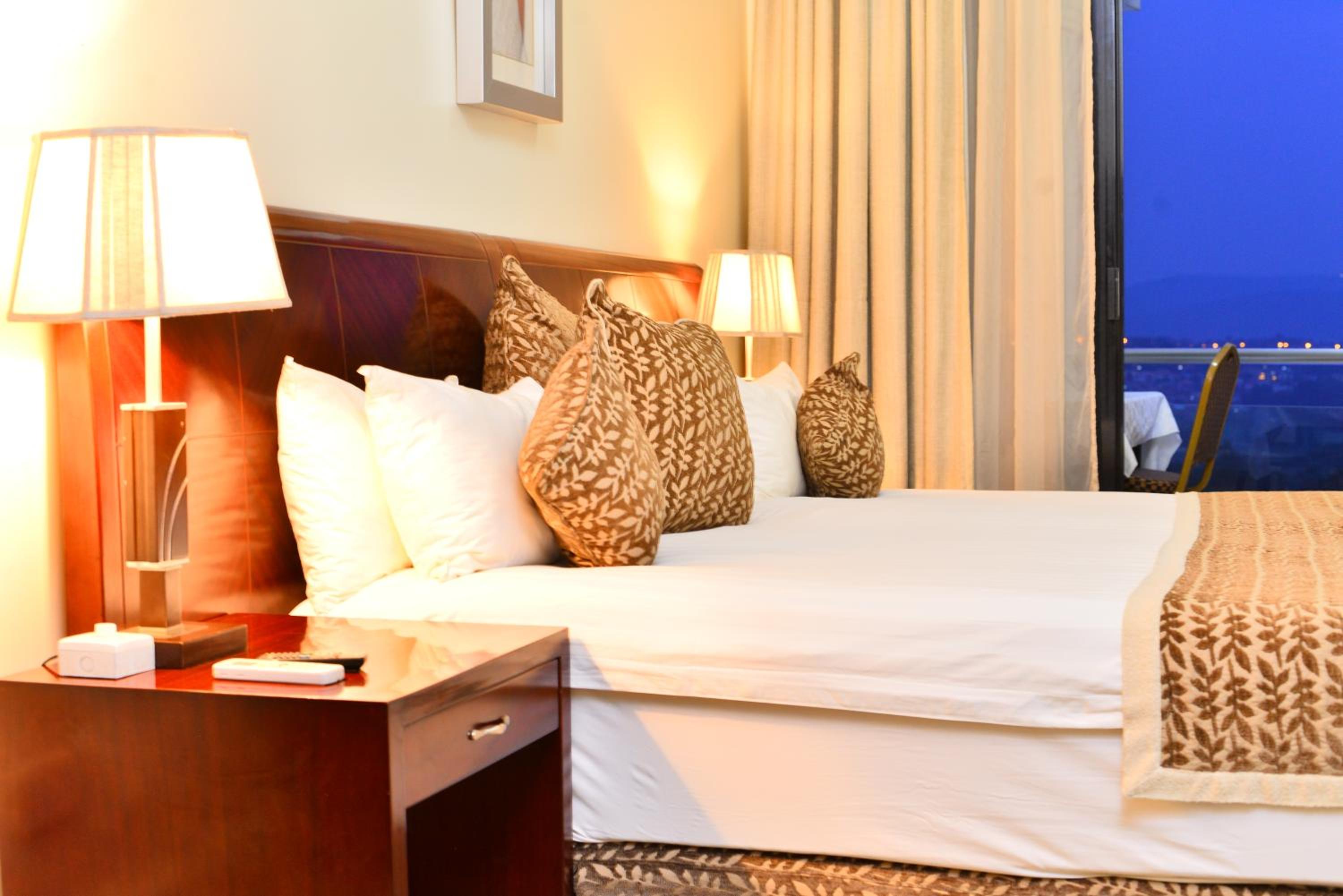 Deluxe Double Room (2 Adults + 1 Child) photo 2