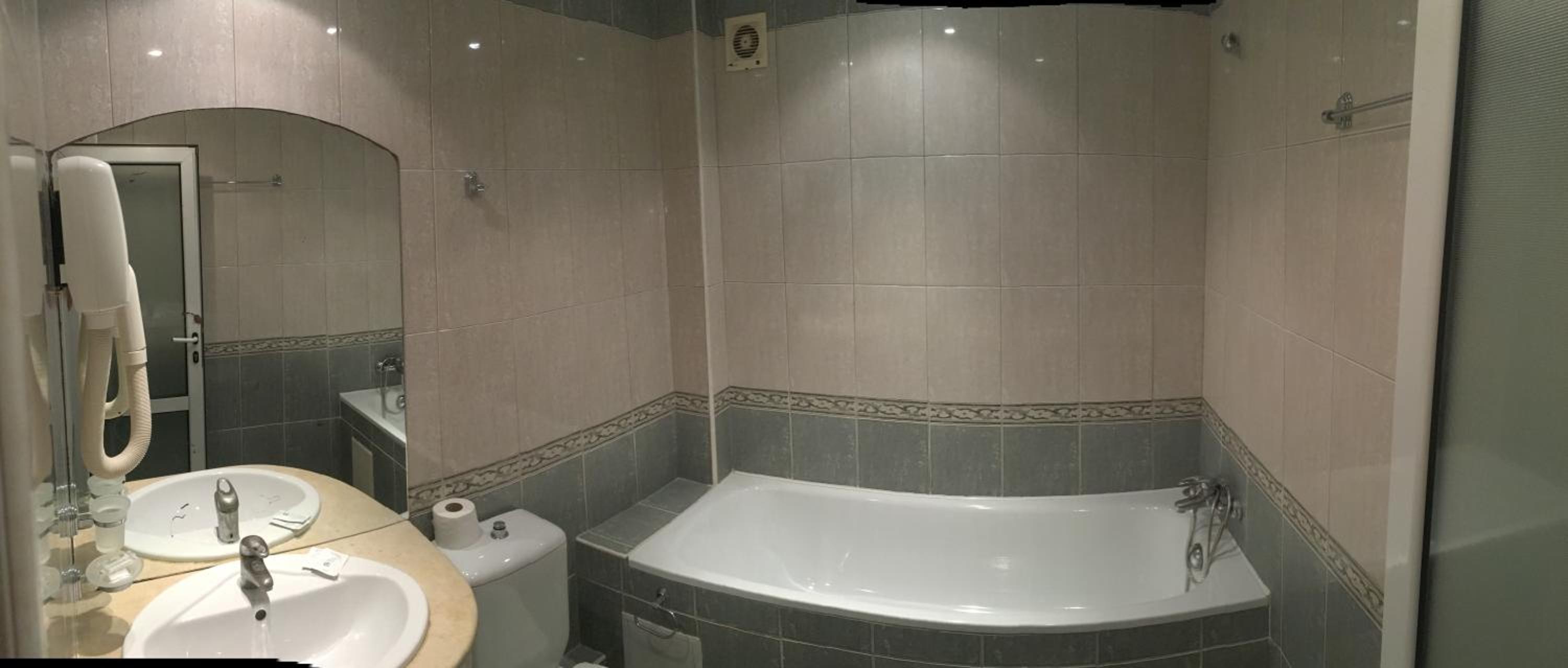 Double or Twin Room with Extra Bed - Photo 6