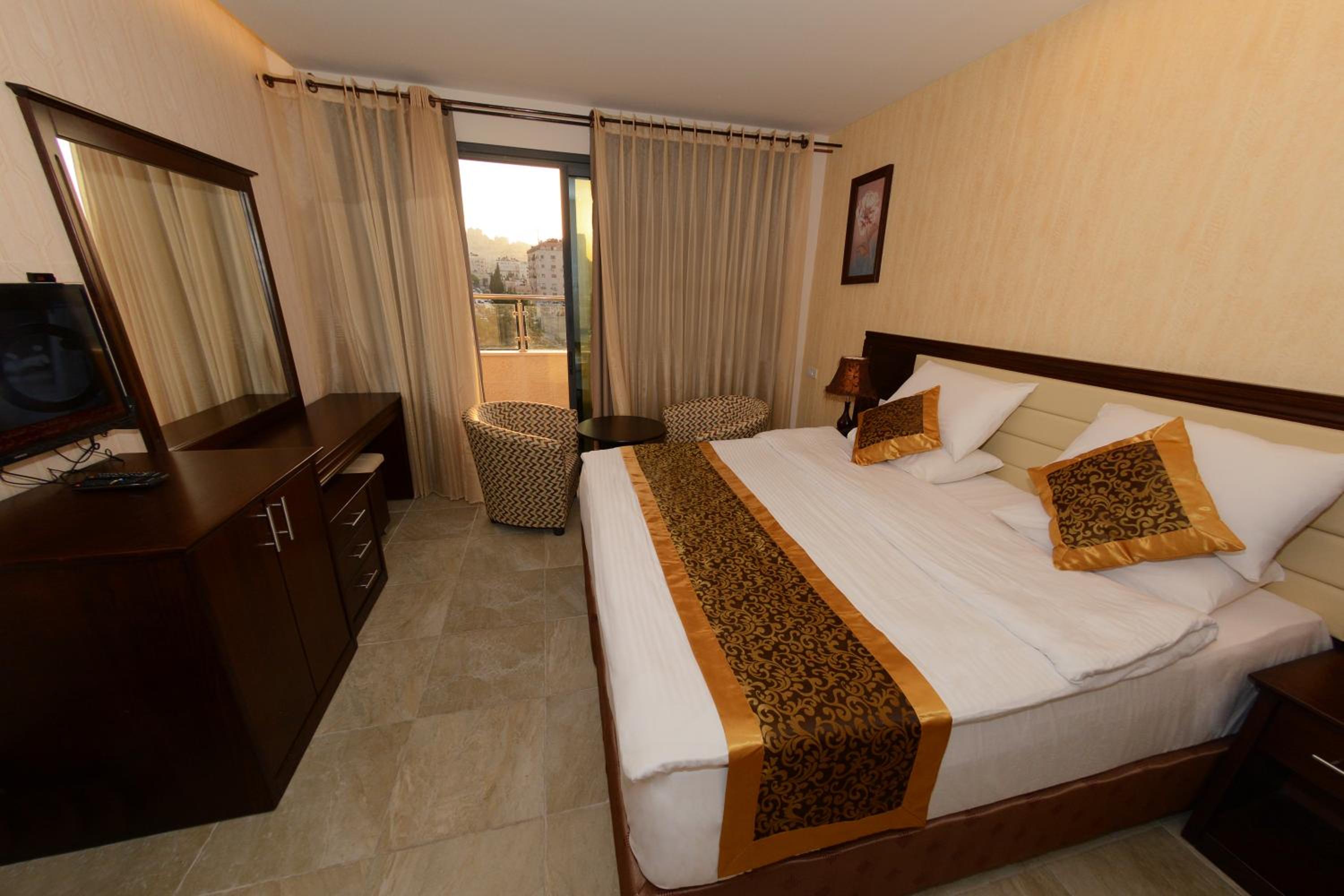 Deluxe Double Room with Balcony photo 1