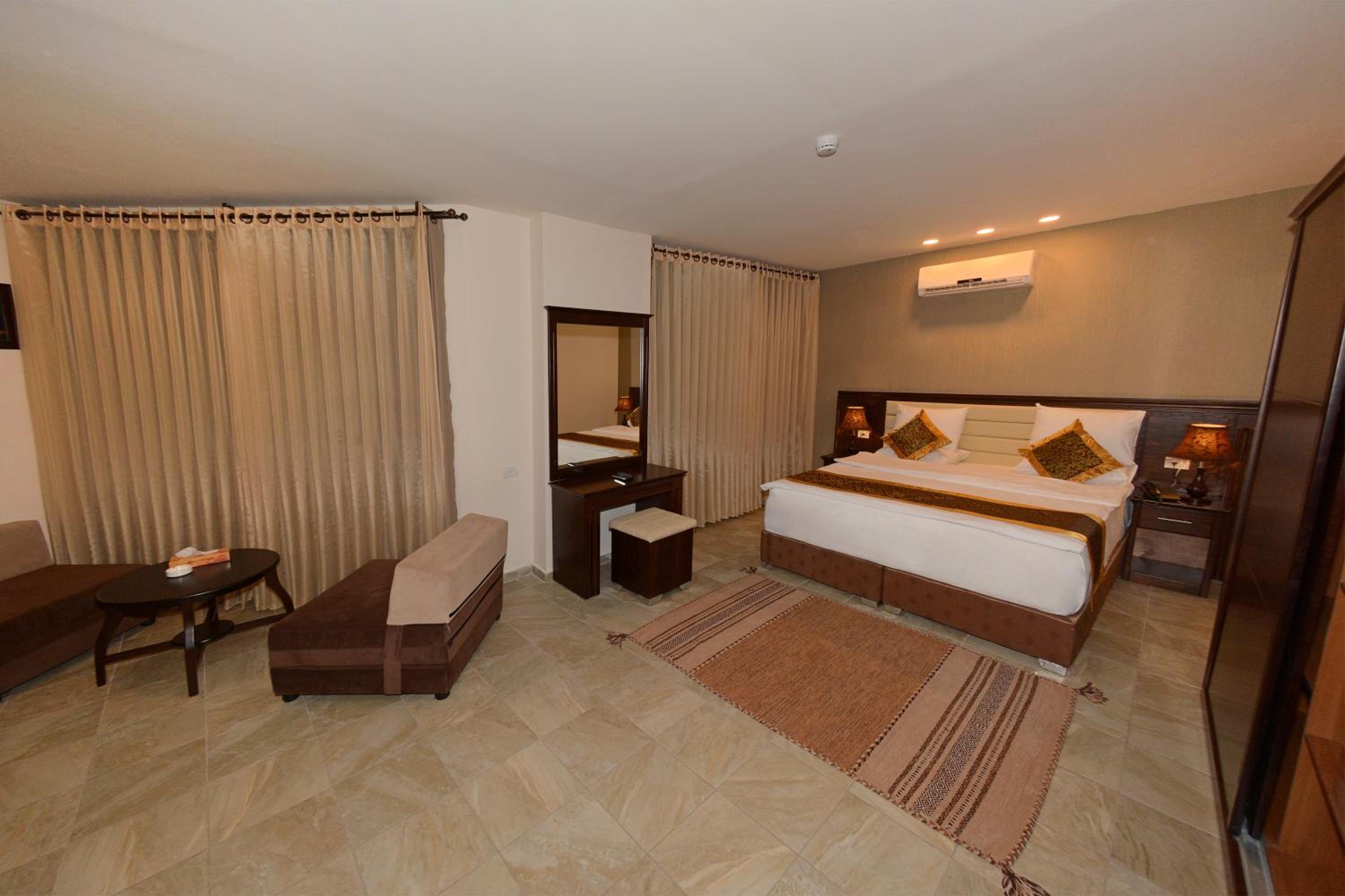 Large Double Room photo 1