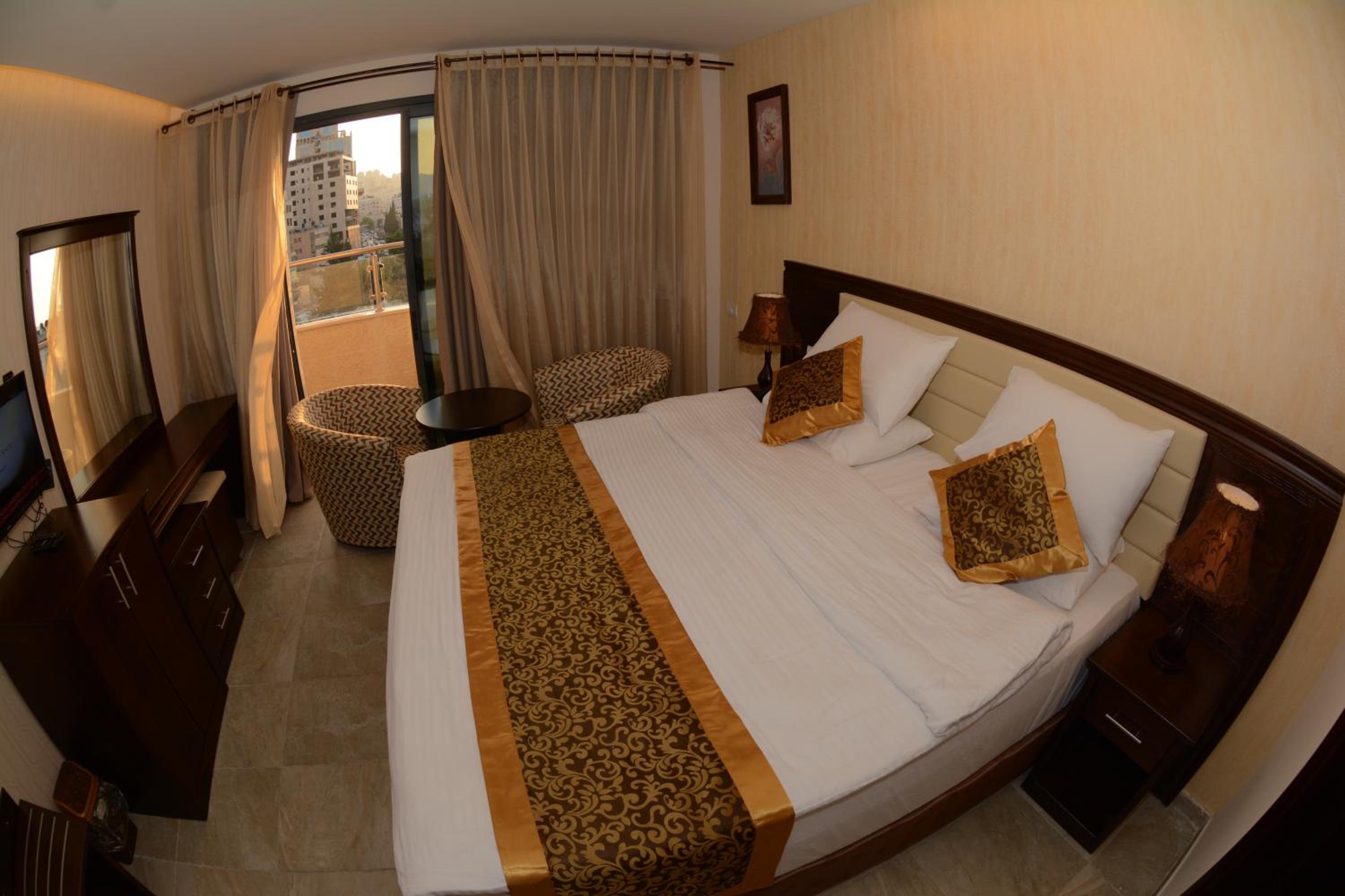 Deluxe Double Room with Balcony photo 2