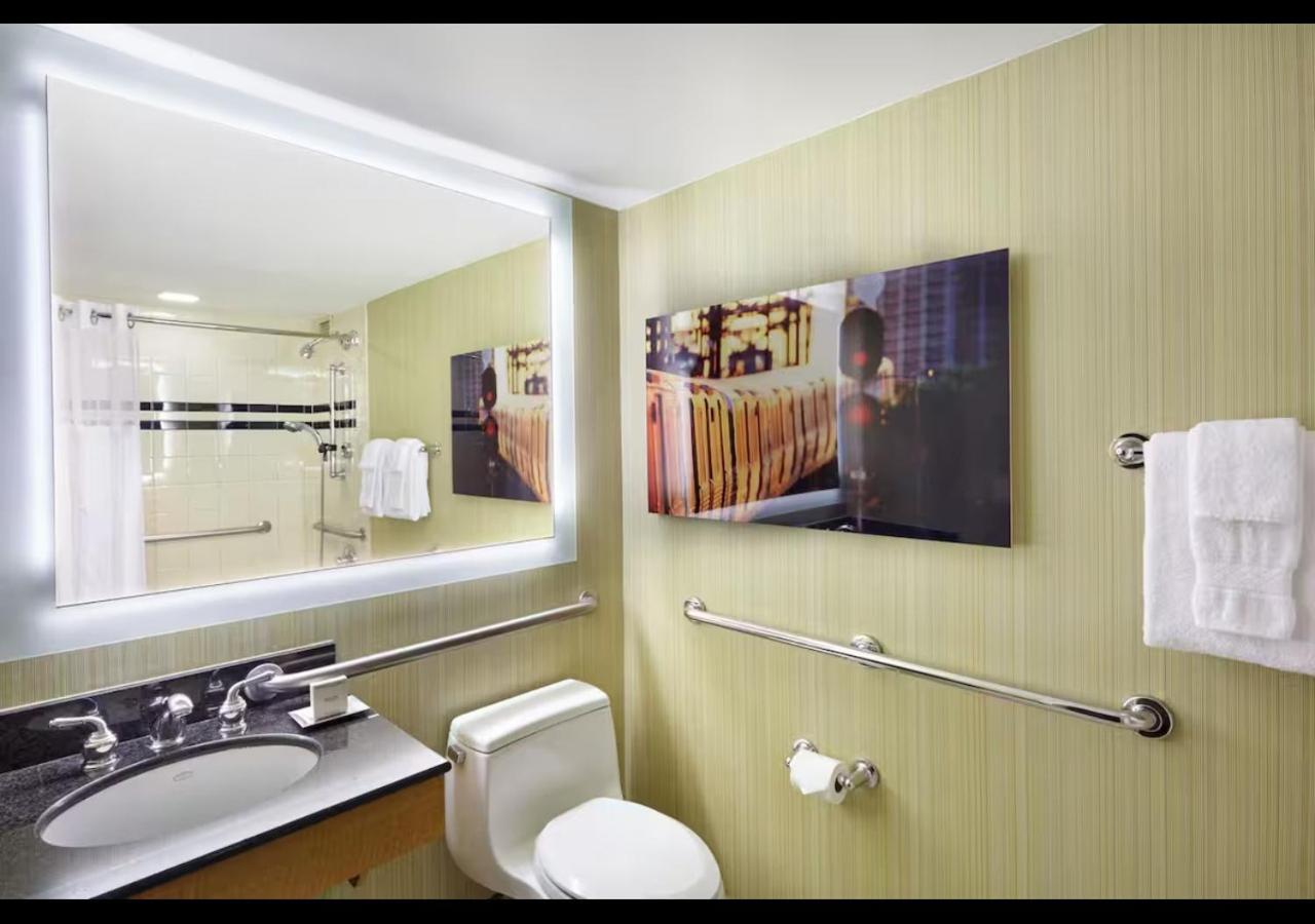 Double Room with Two Double Beds and Roll-in Shower - Mobility Access photo 3