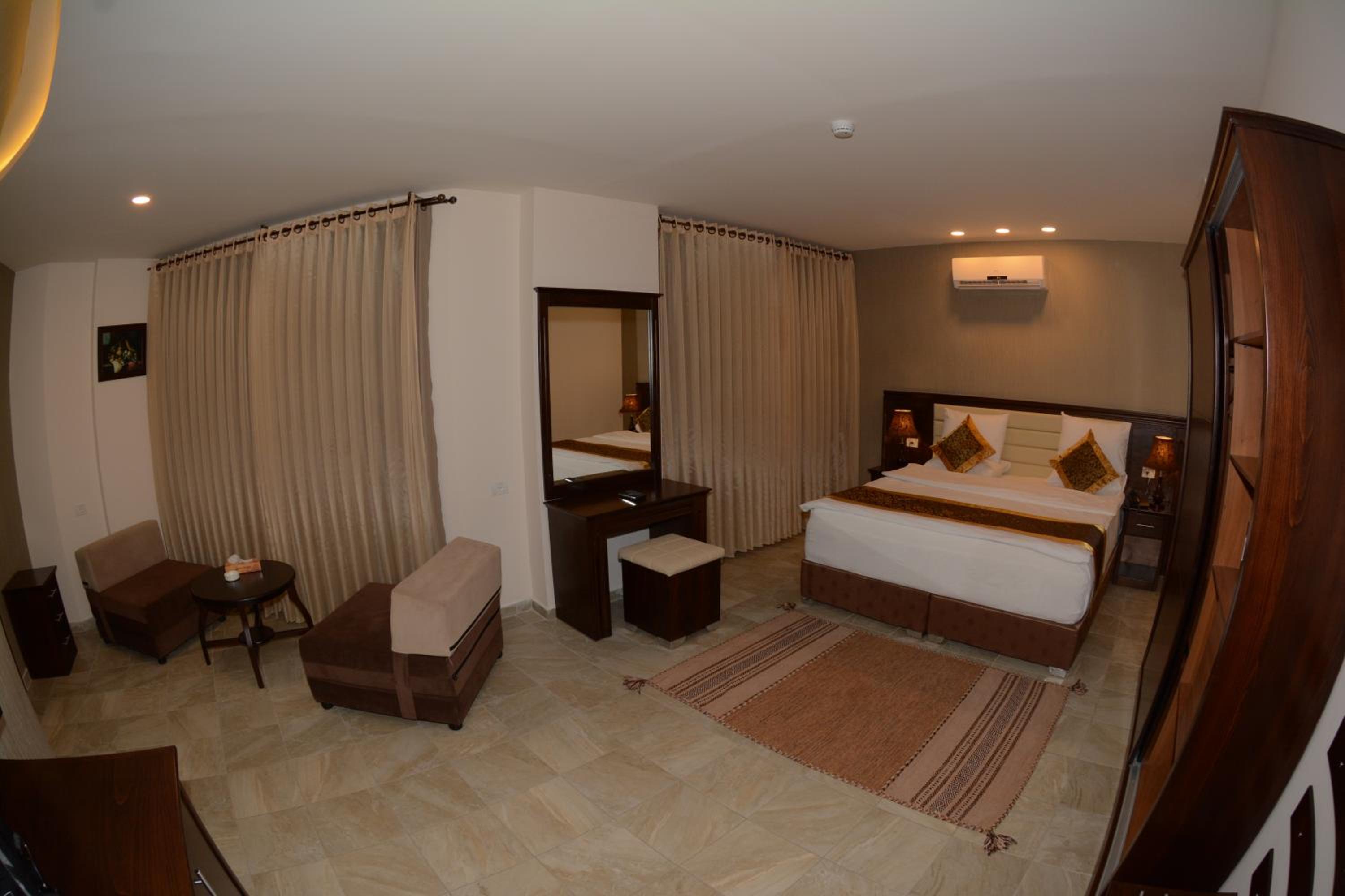Large Double Room photo 2