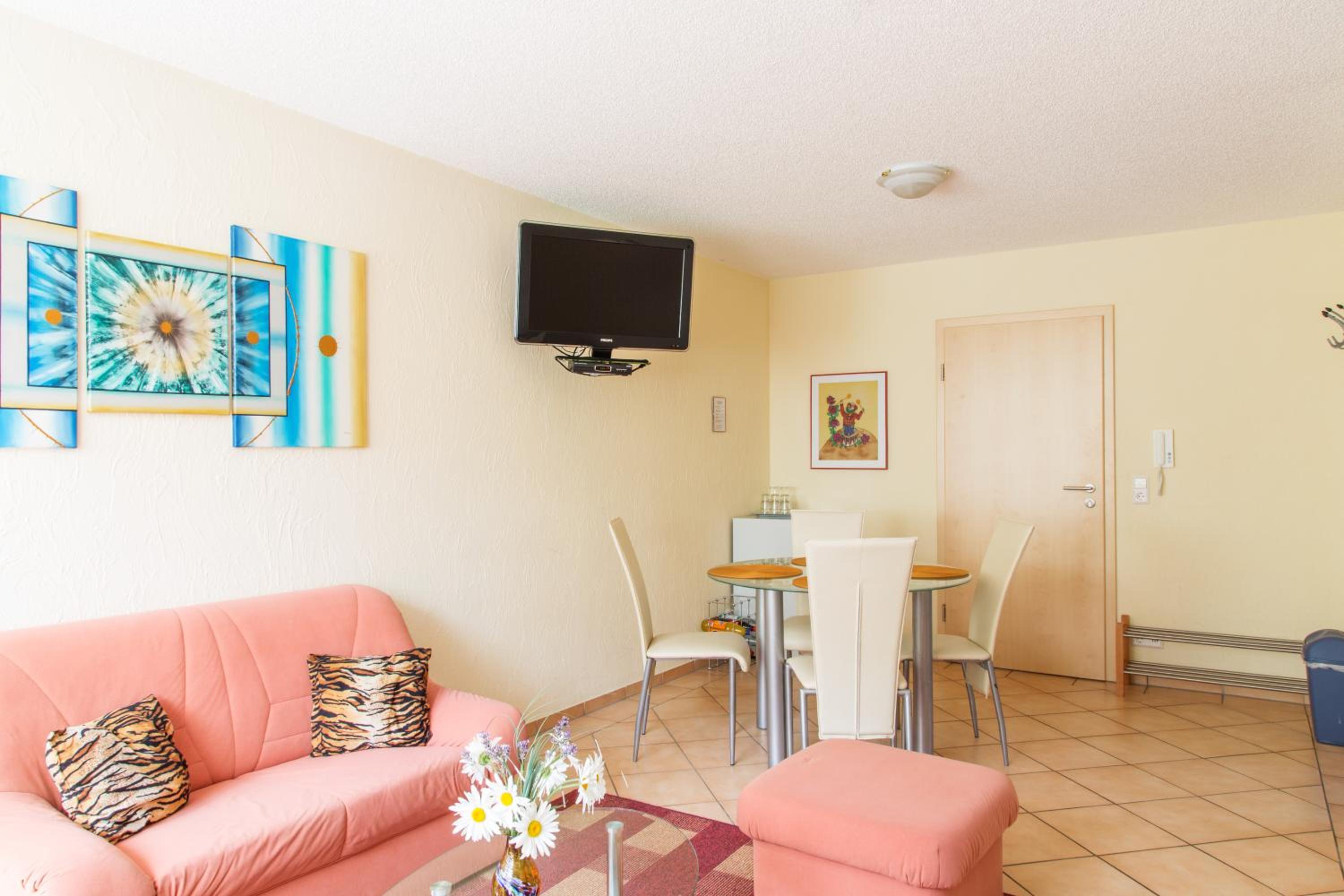 Deluxe Family Room photo 3