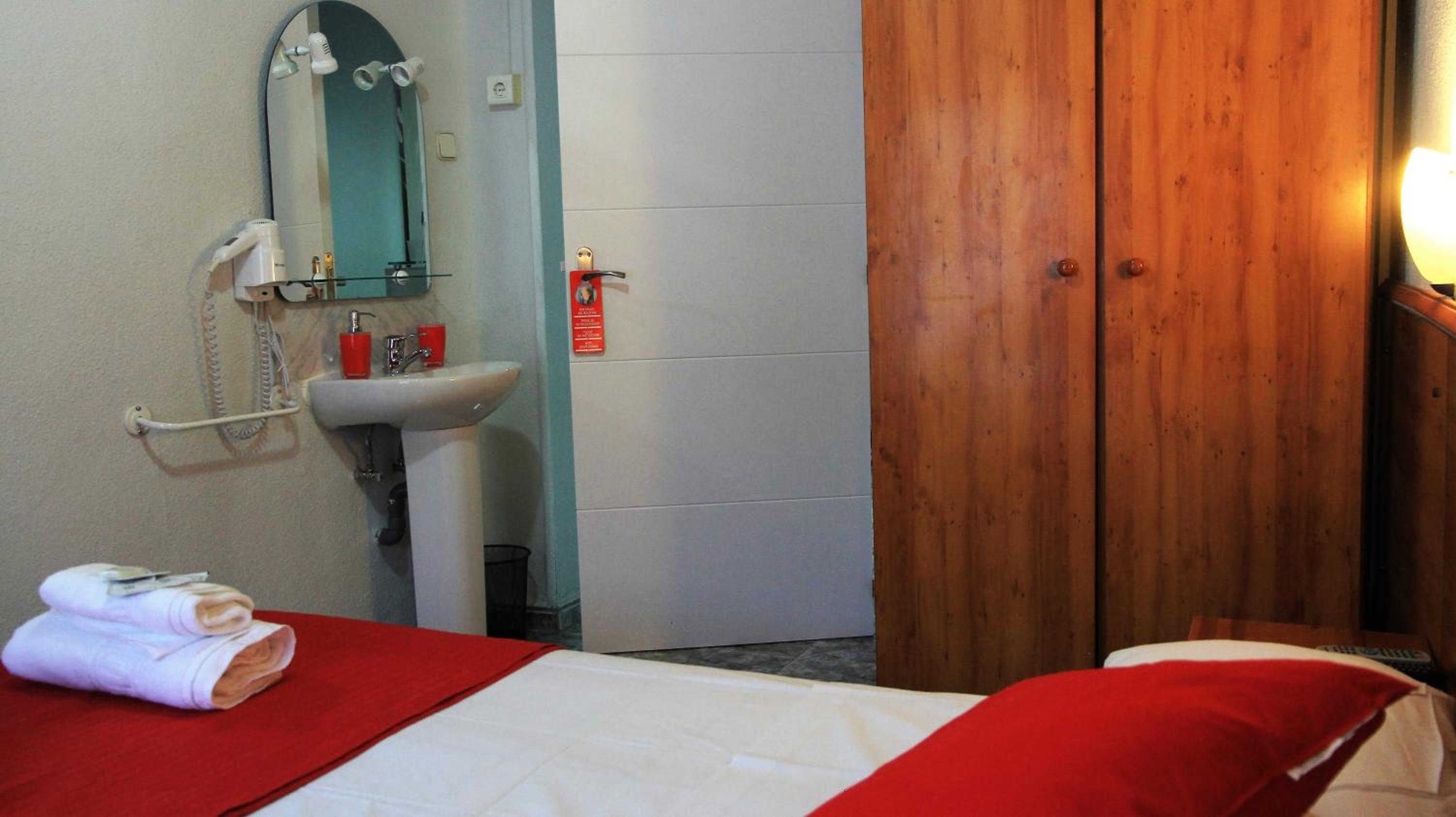 Double Room with Shared Bathroom photo 3