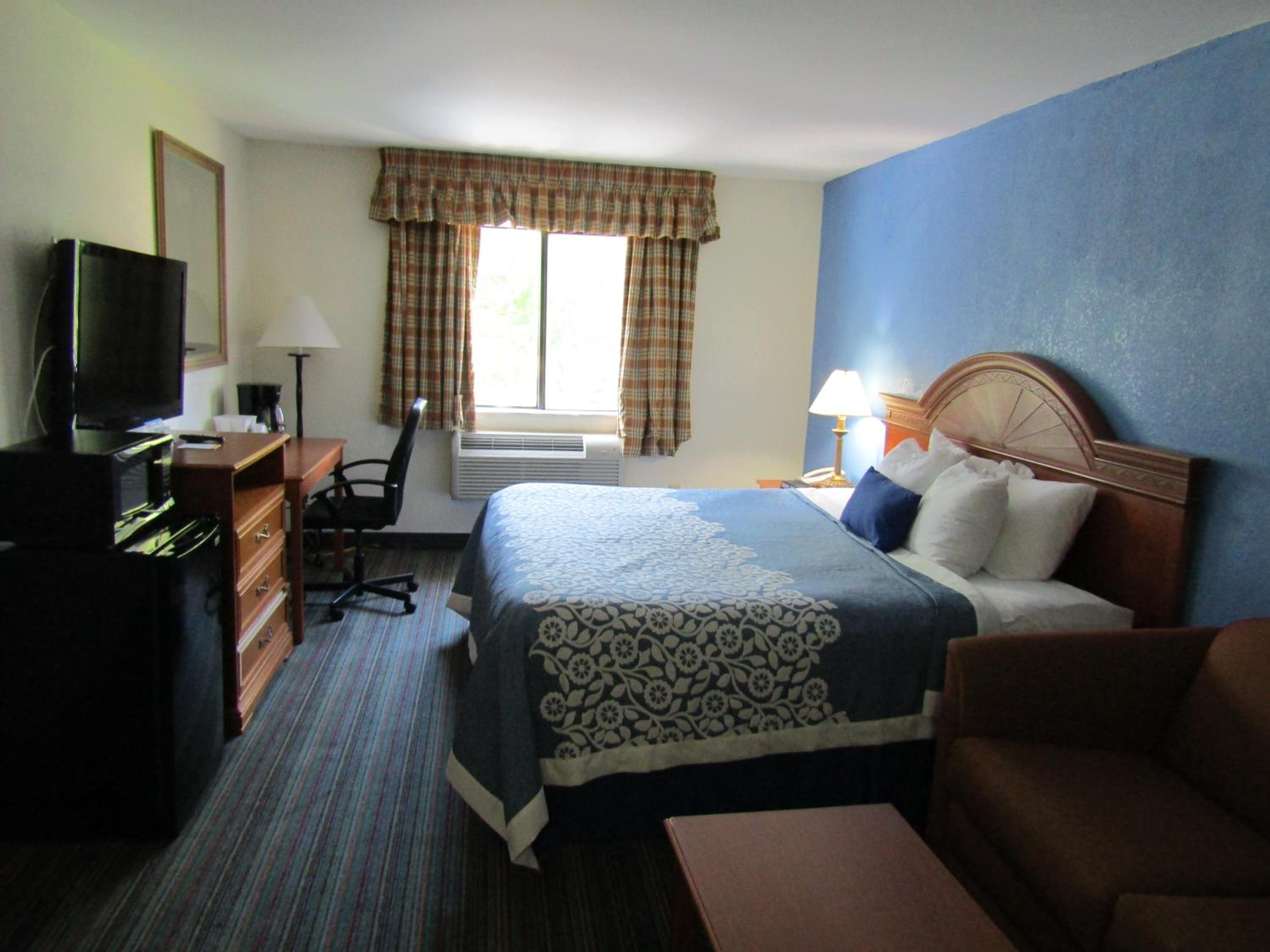 King Room - Second Floor/Non-Smoking - Photo 8