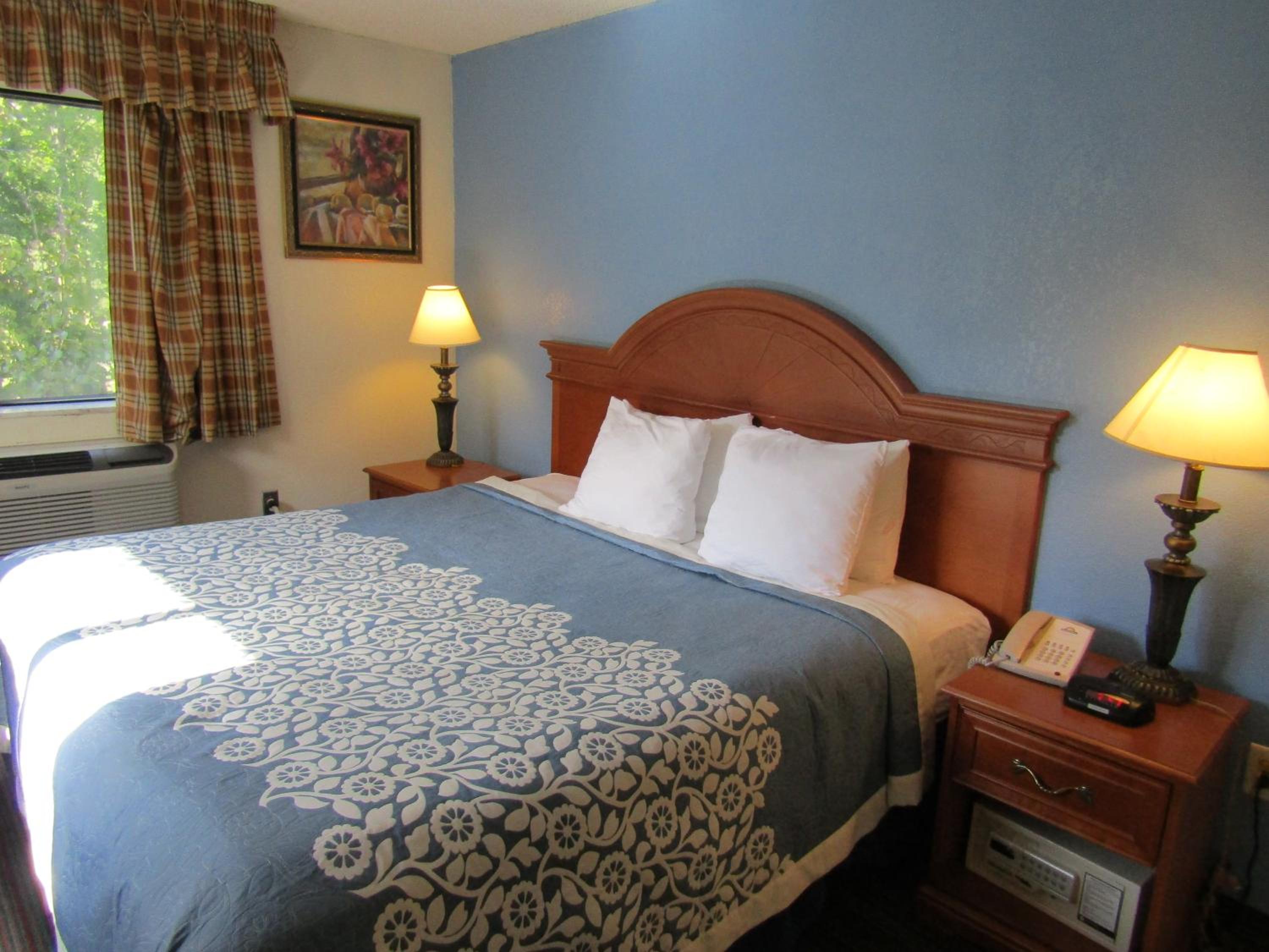King Room - Second Floor/Non-Smoking - Photo 7