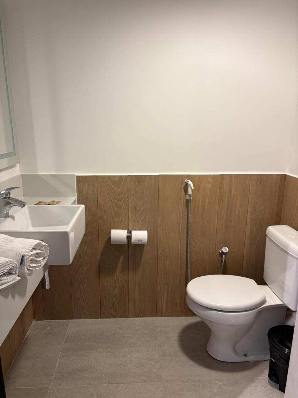 Superior Queen Room - Oceanfront photo 1