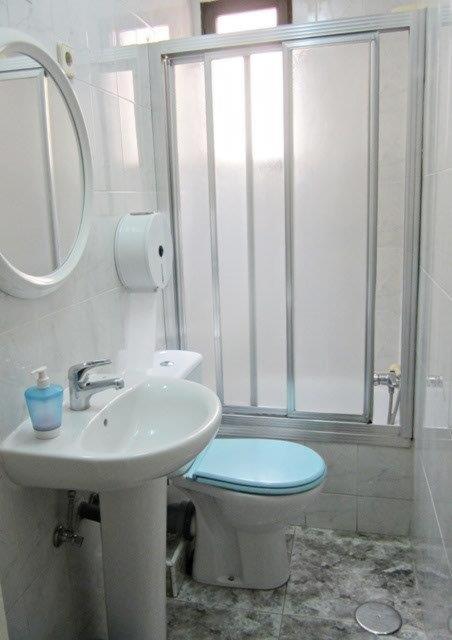 Double Room with Shared Bathroom photo 2