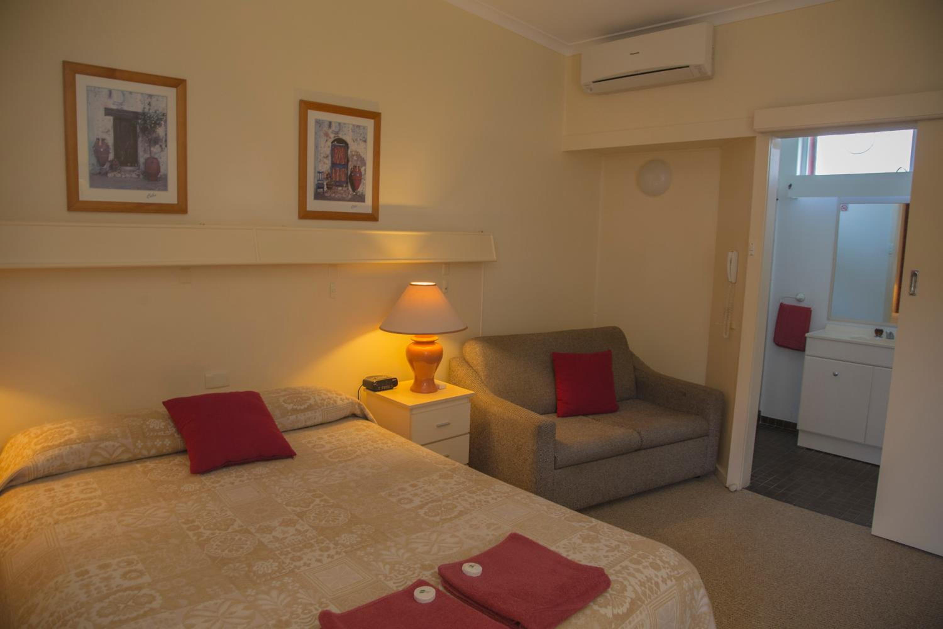 Queen Room - Photo 1