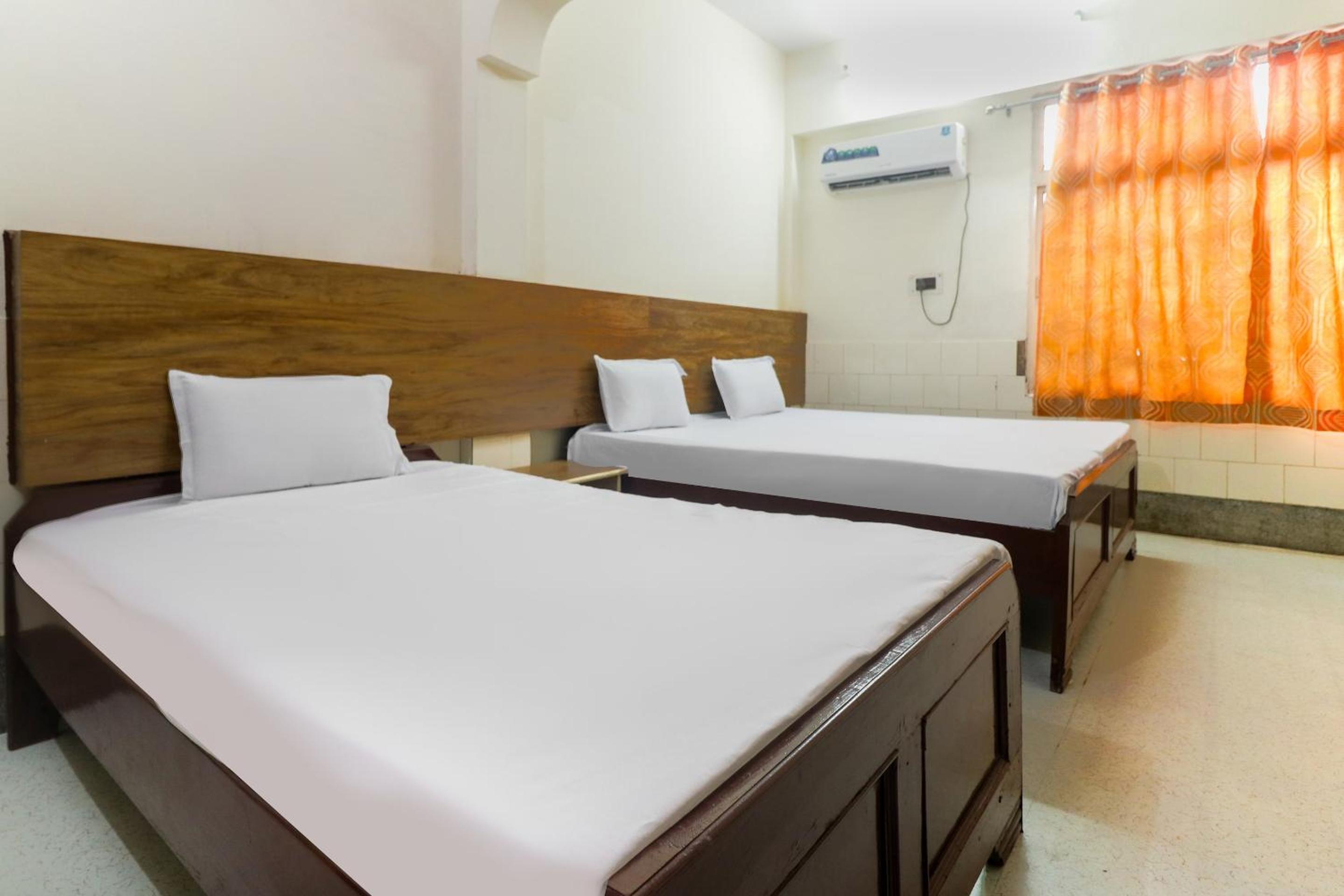 Standard Double Room with Fan photo 2