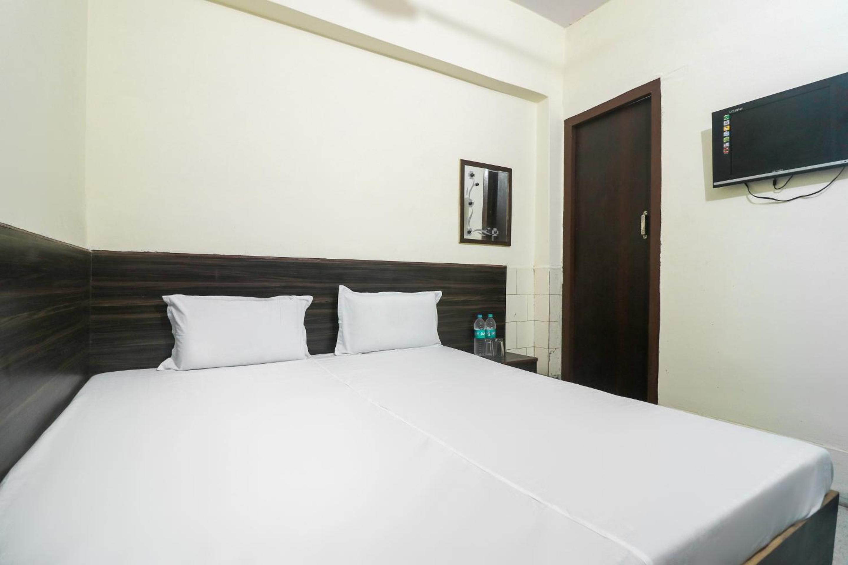 Standard Double Room with Fan photo 3