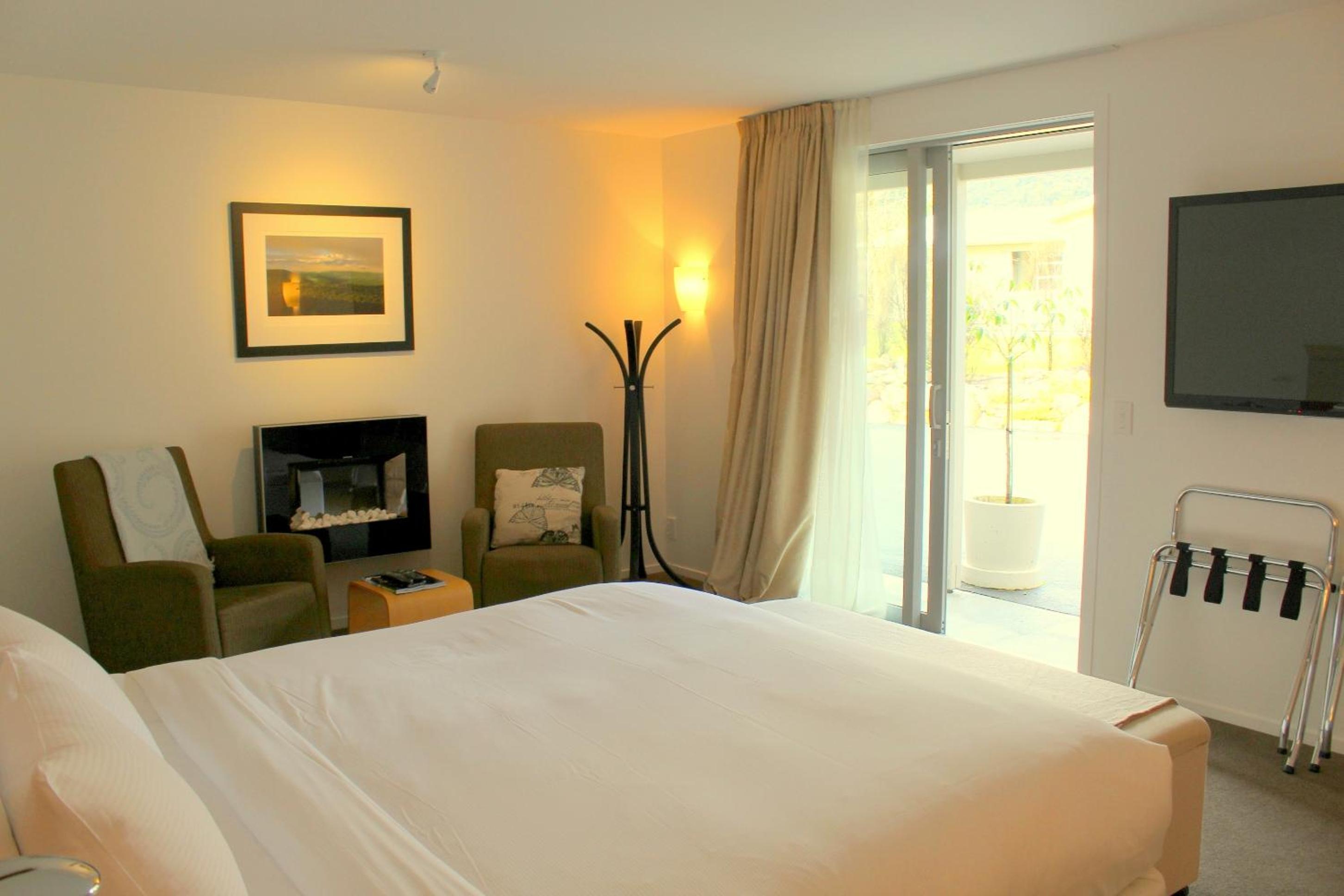 Classic King Suite with Fireplace