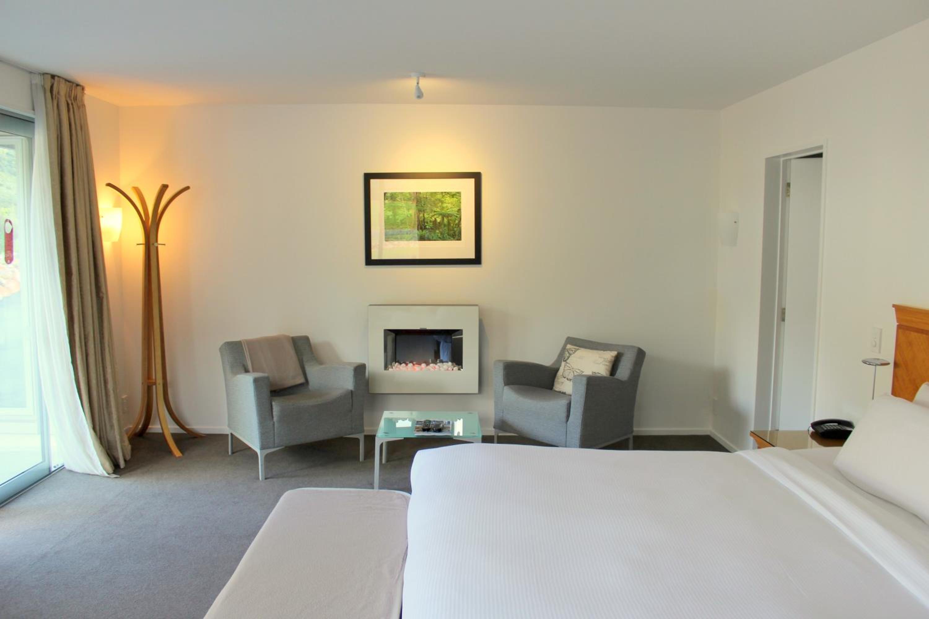 Premium King Suite with Spa Bath and Fireplace