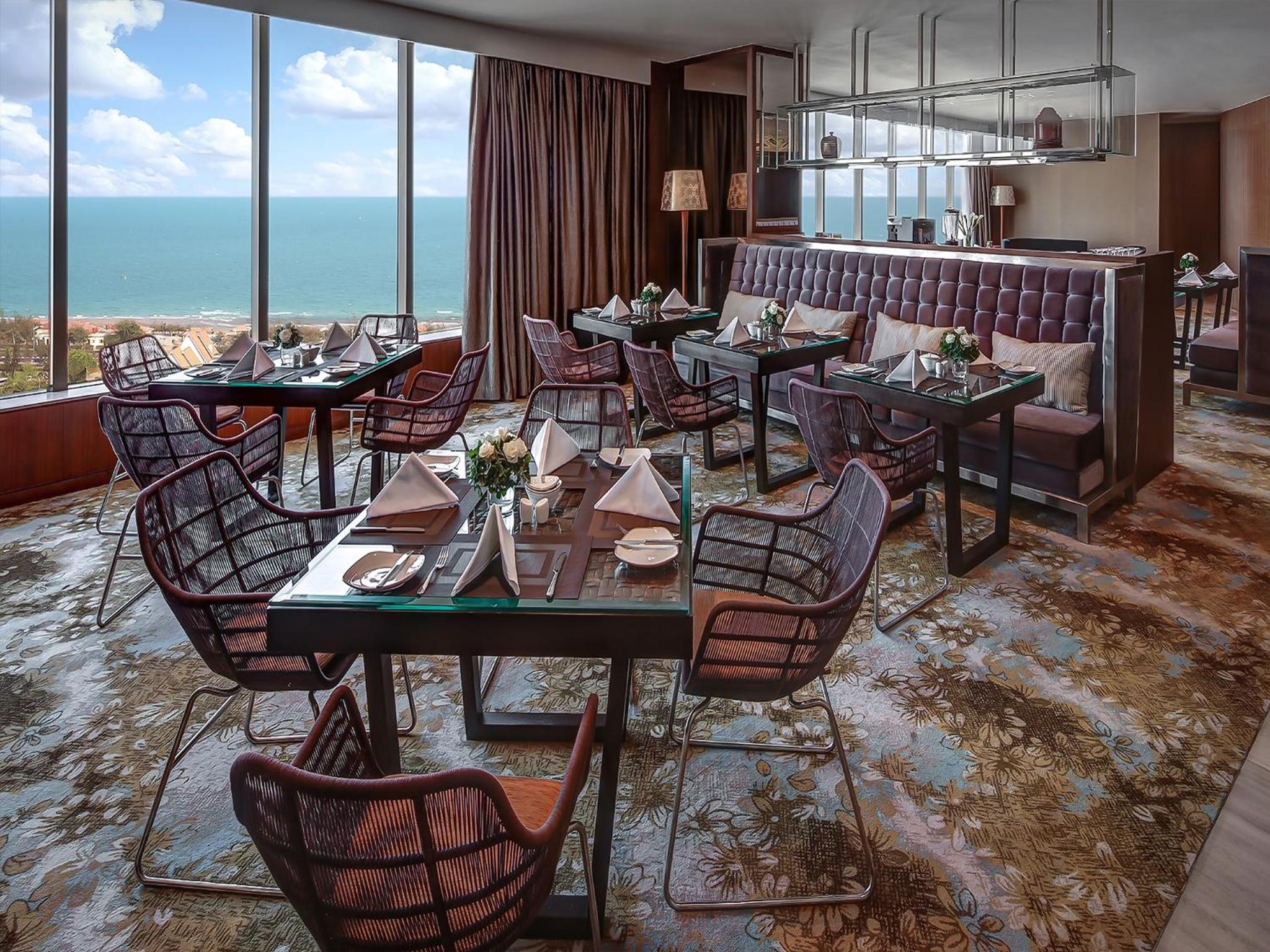 Suite Room, Lounge Access, 1 King Size photo 3