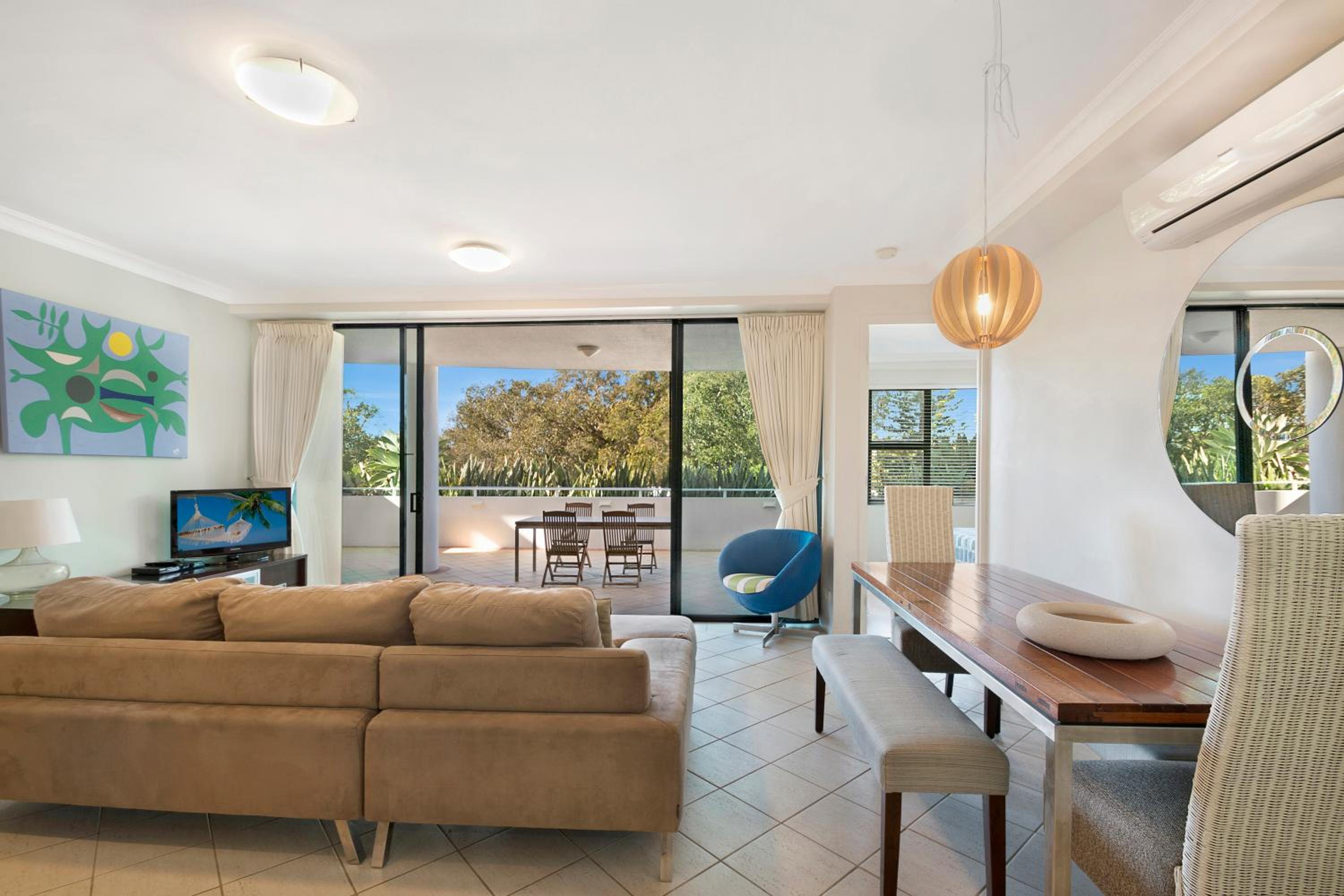 Two-Bedroom Apartment with Park View photo 2