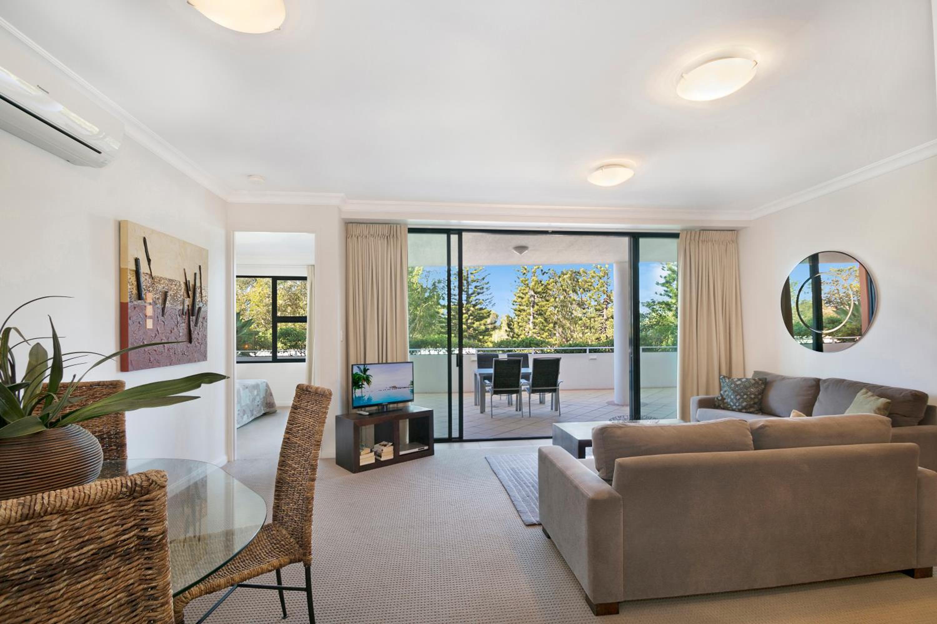 Two-Bedroom Apartment with Park View photo 3