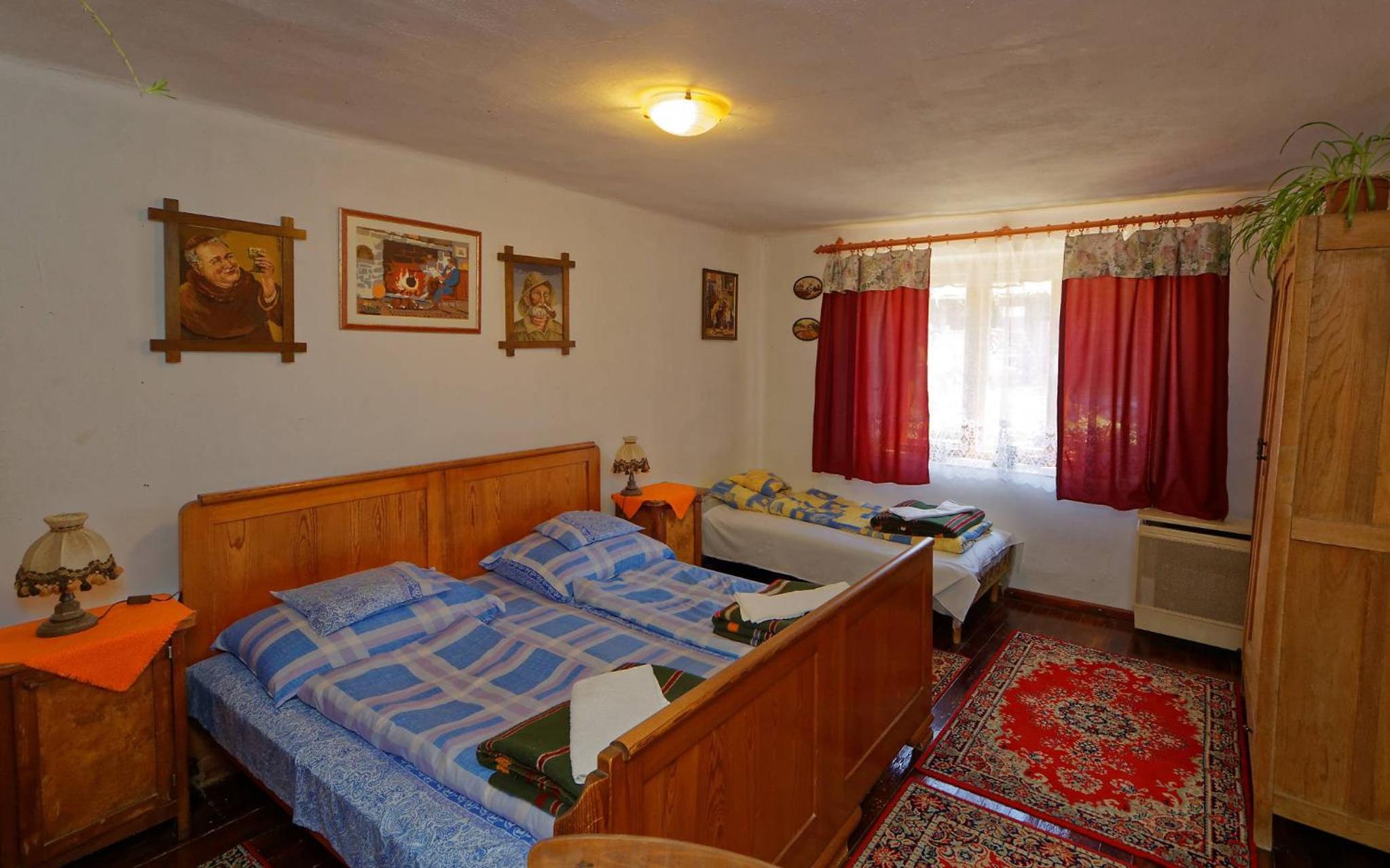 Quadruple Room with Bathroom - Photo 6