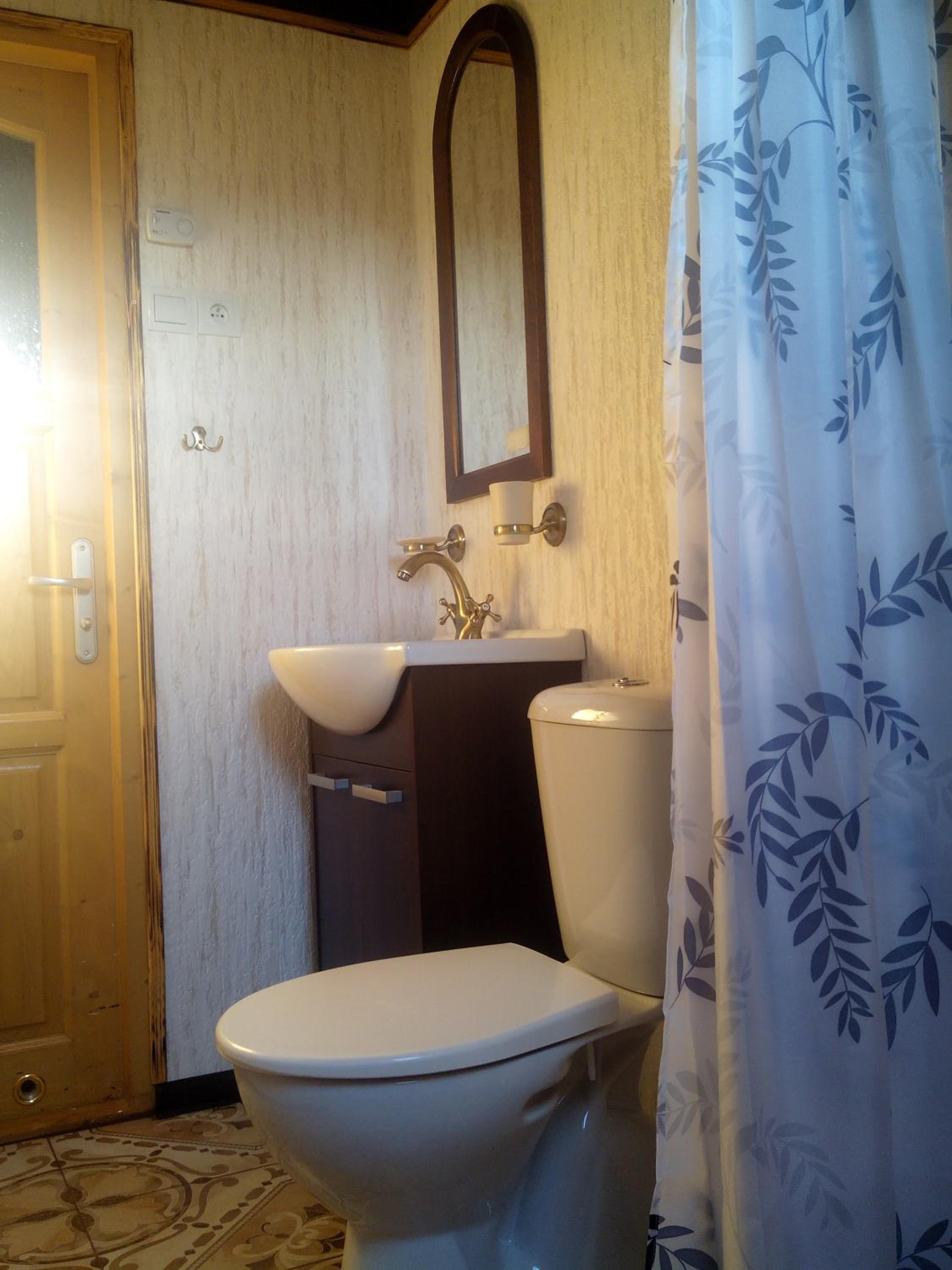 Apartment with Mountain View - Photo 3