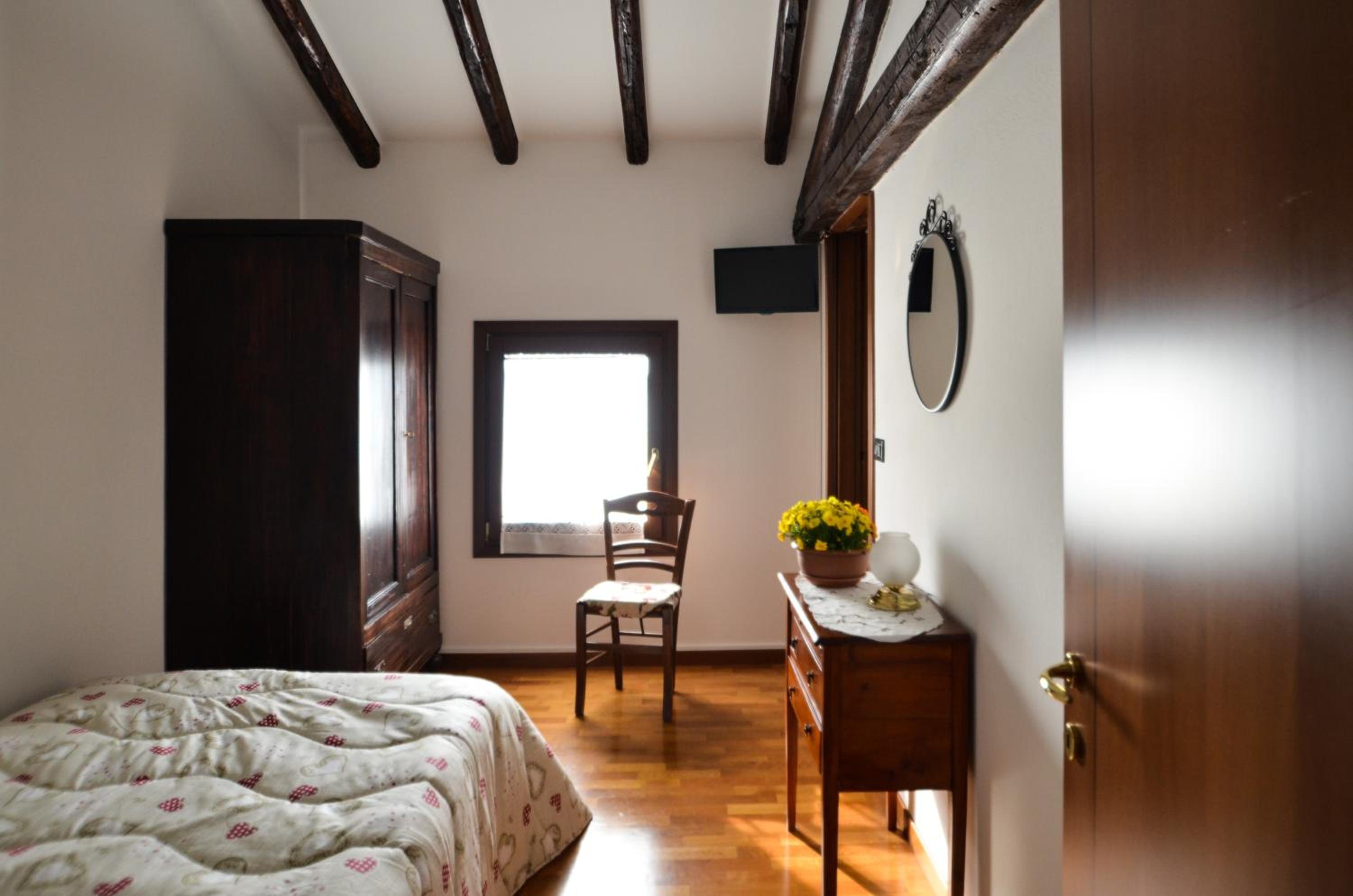 Single Room photo 1