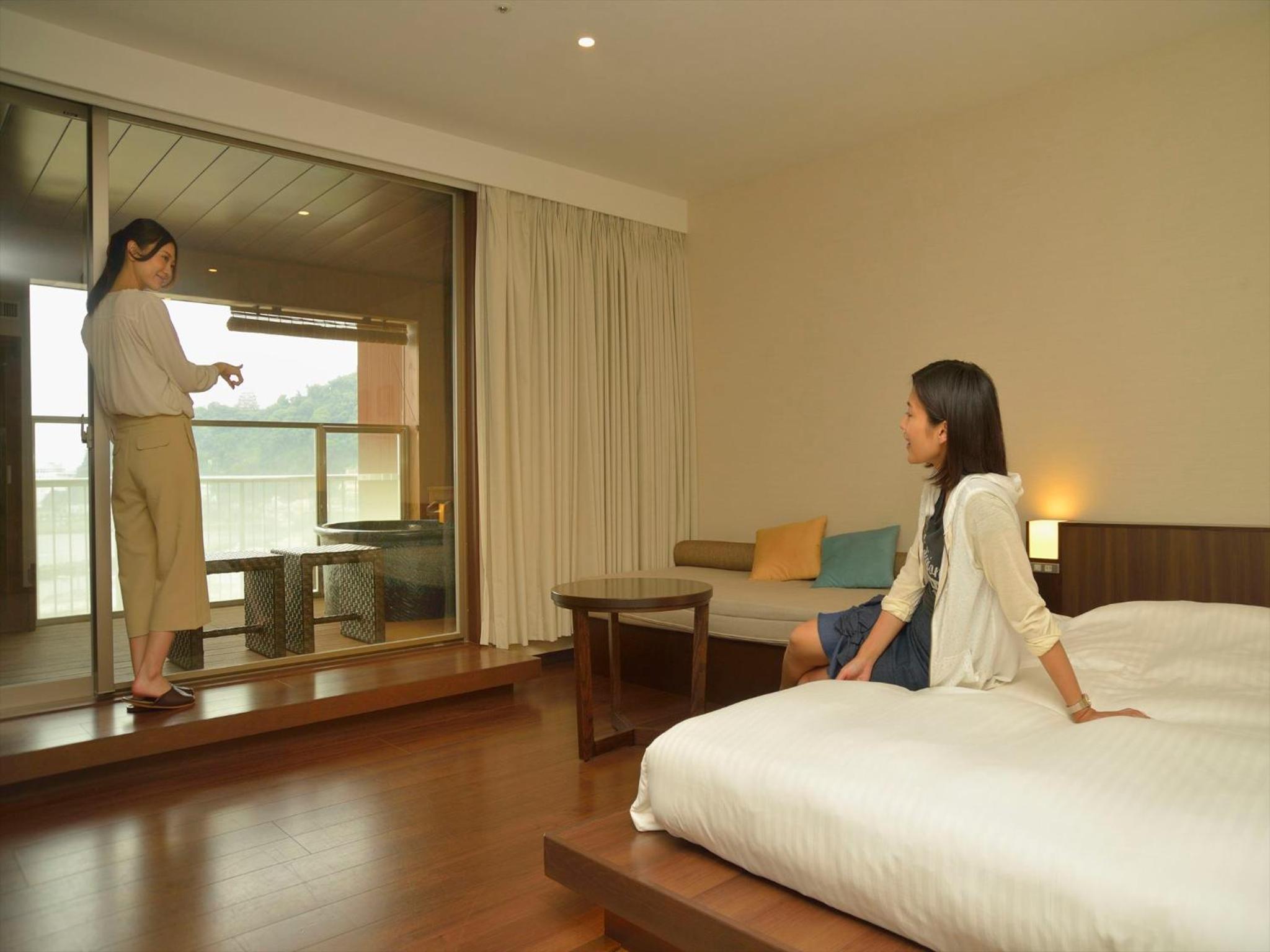 Junior Suite - Non-Smoking -Top Floor photo 3