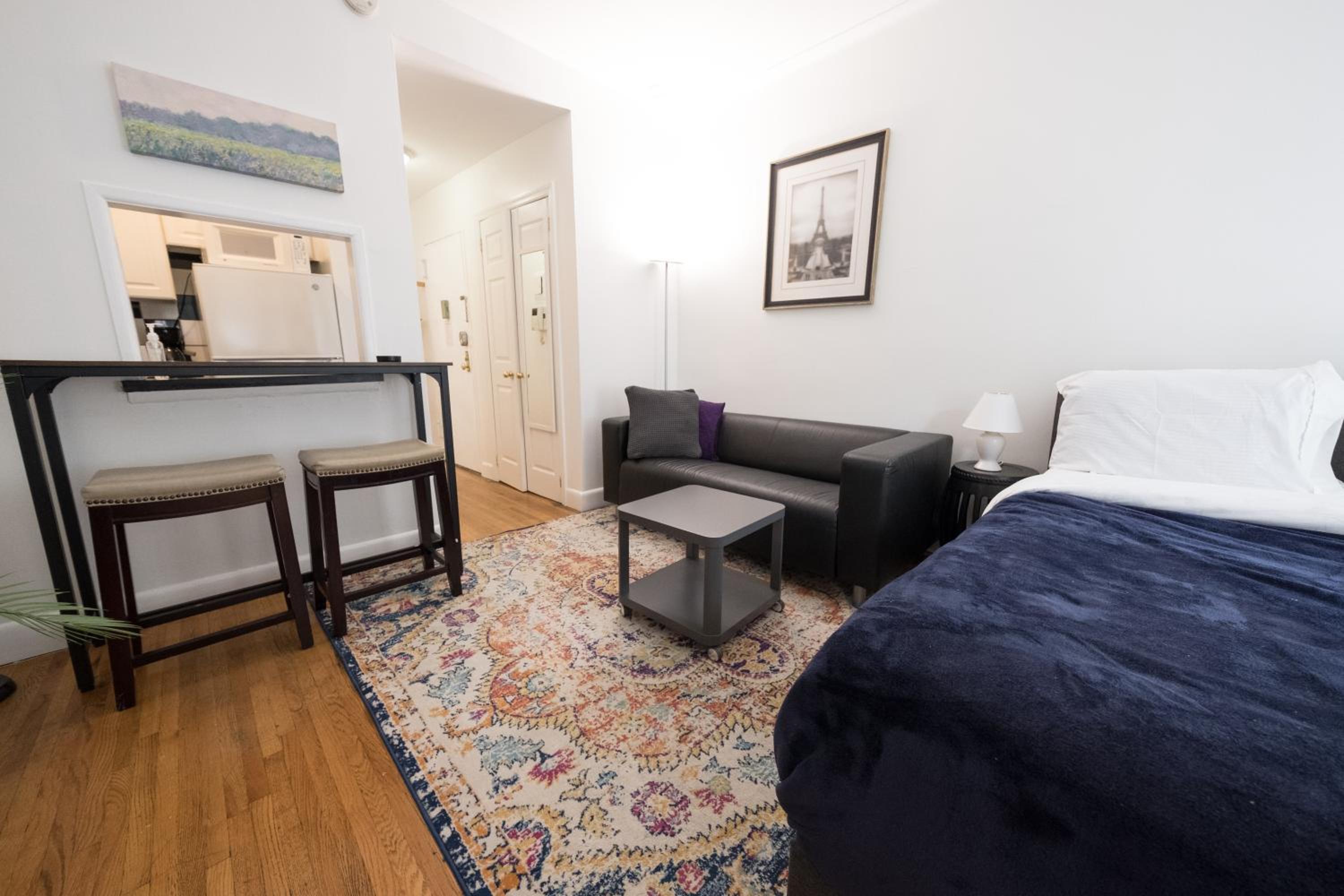 Studio Apartment photo 3