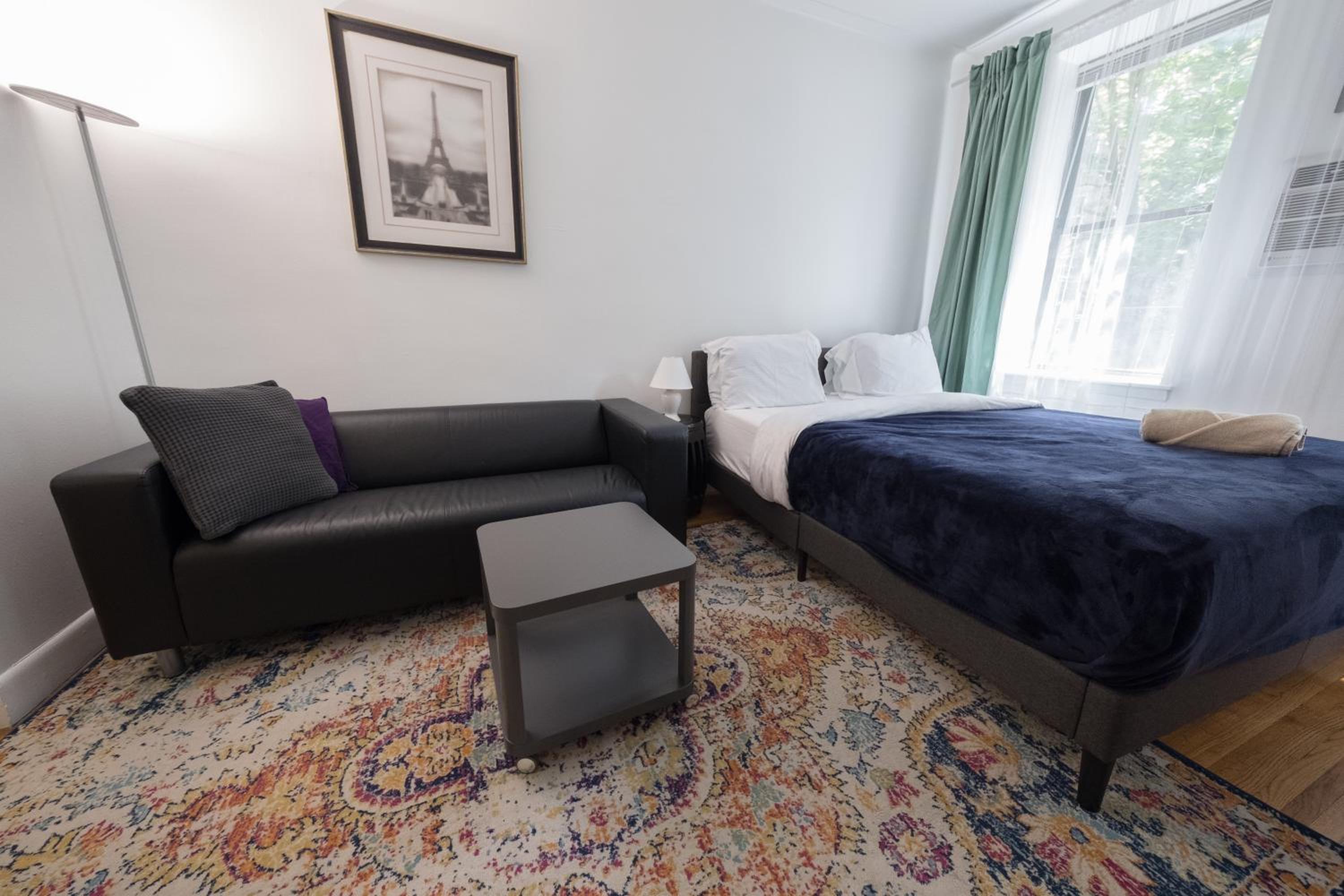Studio Apartment photo 1