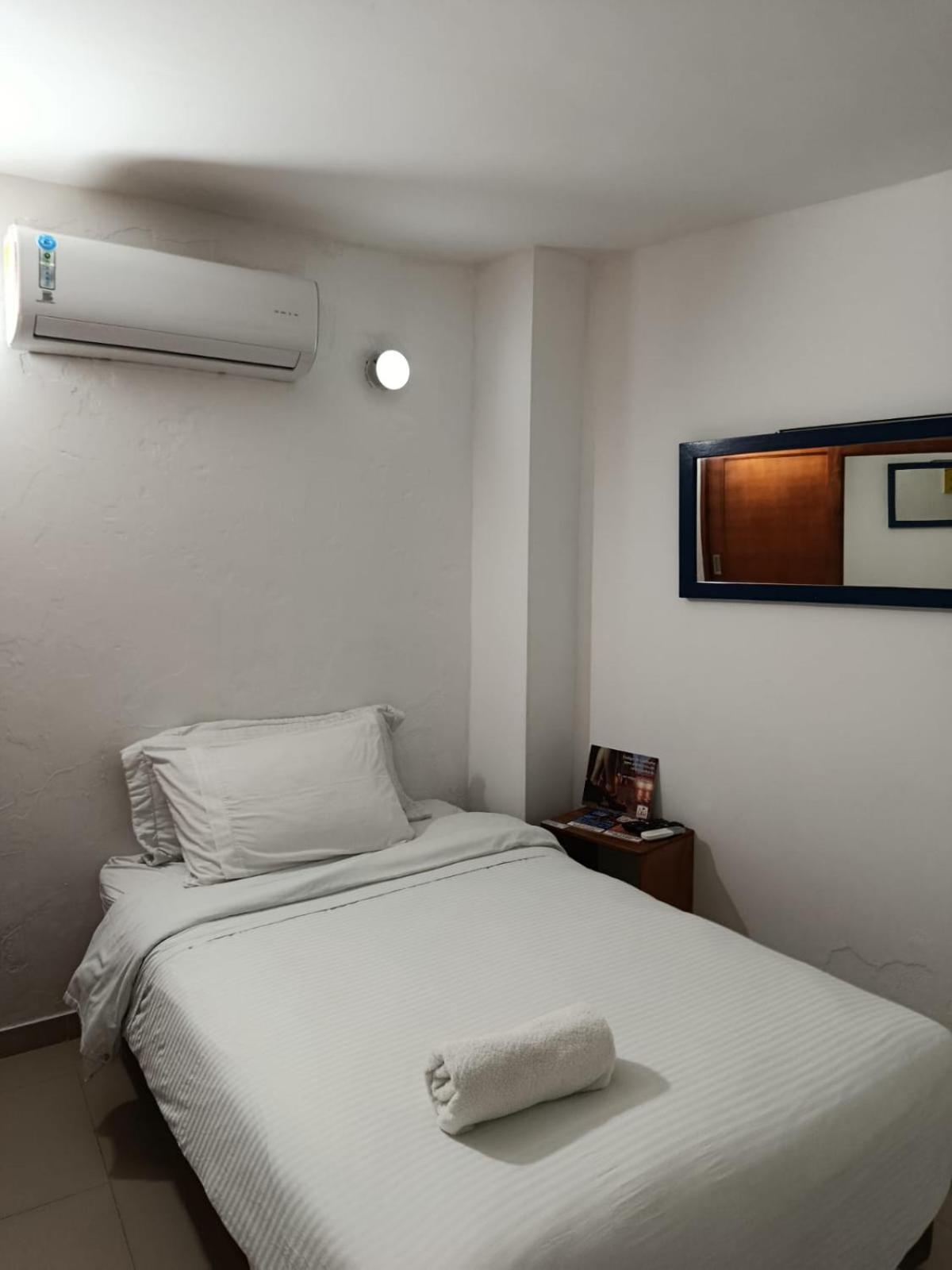Small Single Room photo 2
