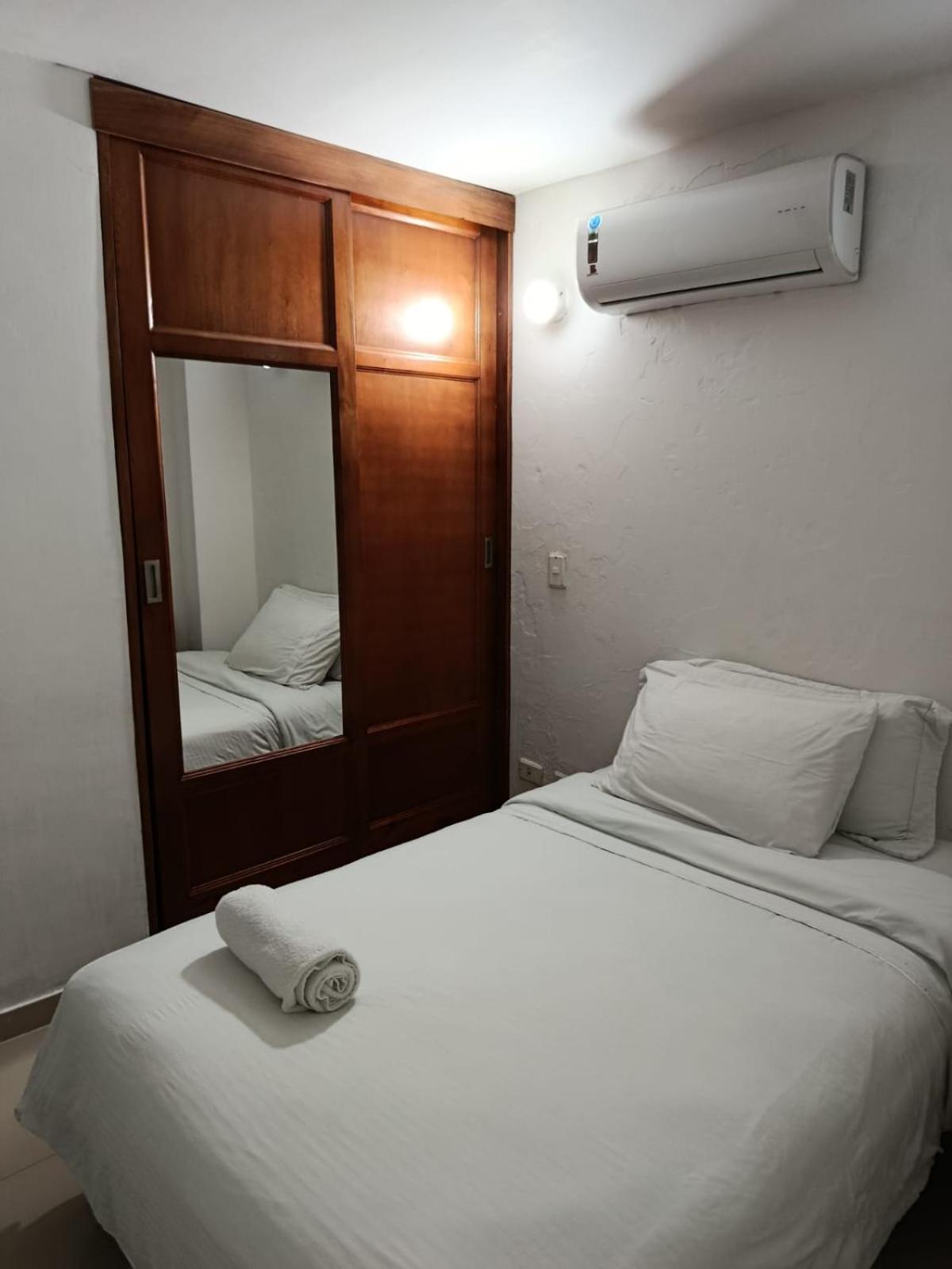 Small Single Room photo 1