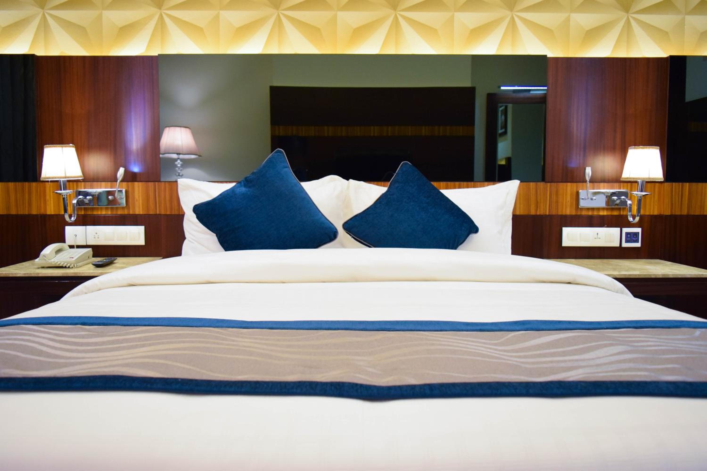 Executive Suite - Photo 3