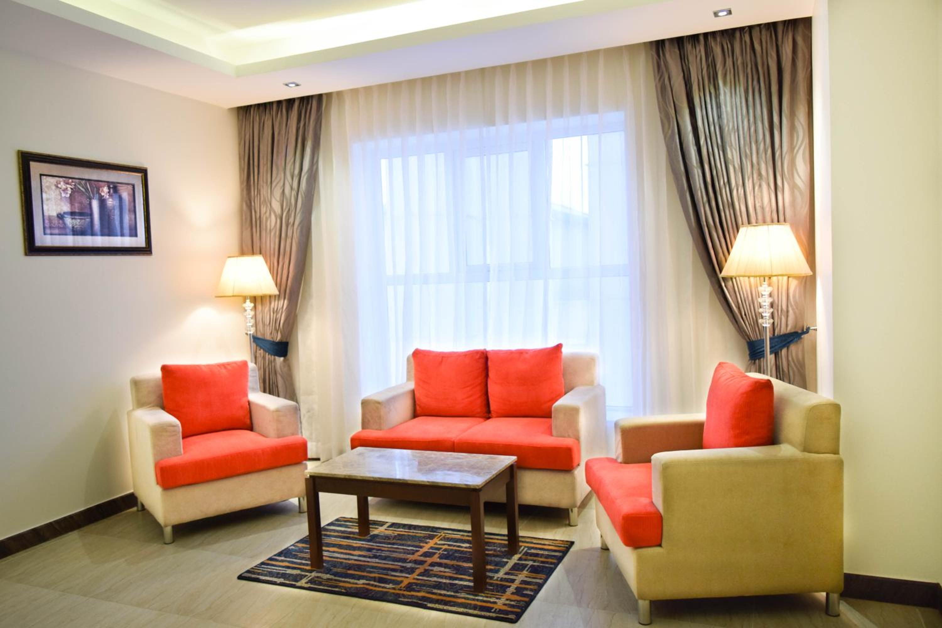 Executive Suite - Photo 2