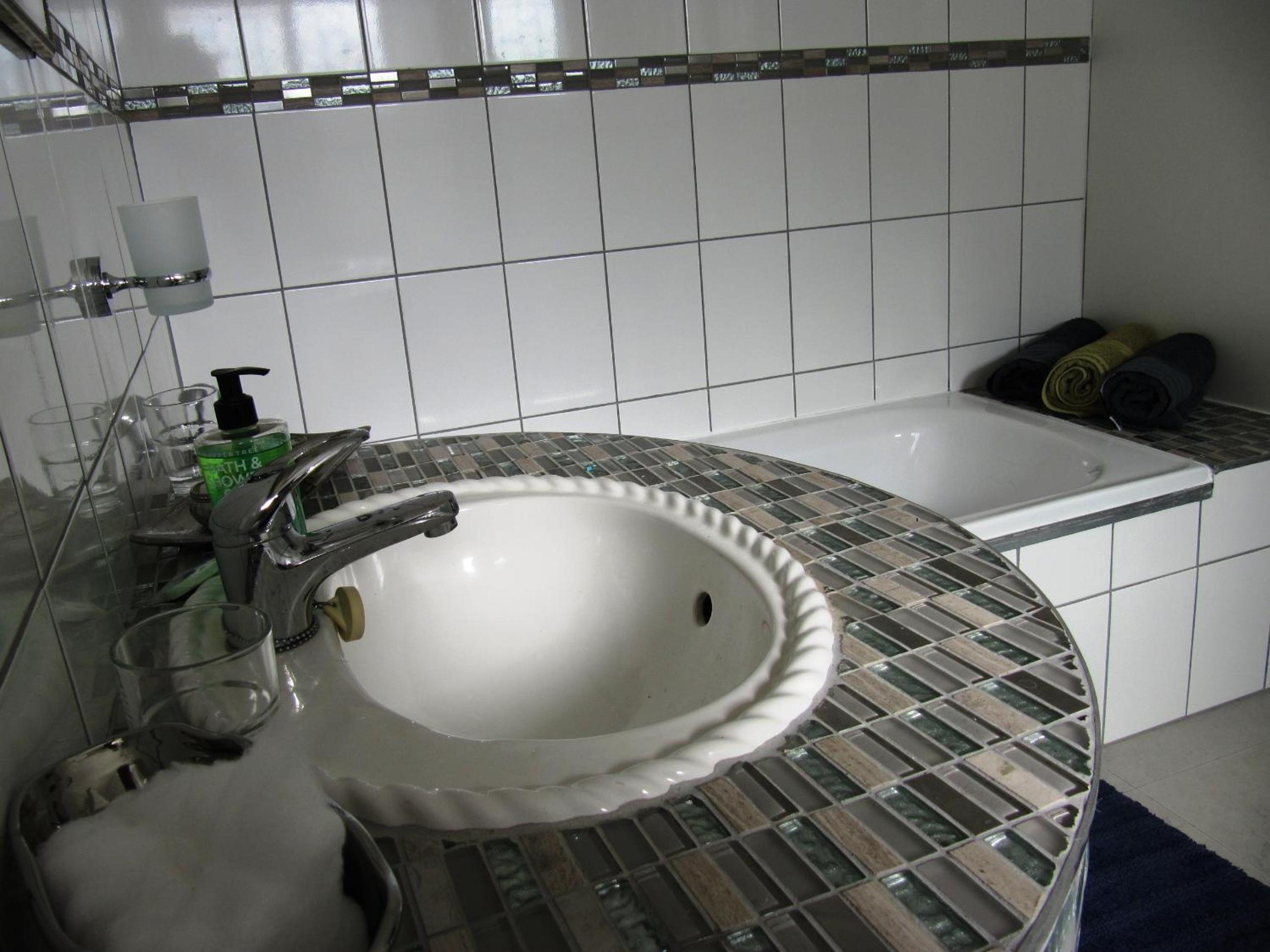 Twin Room - Photo 6