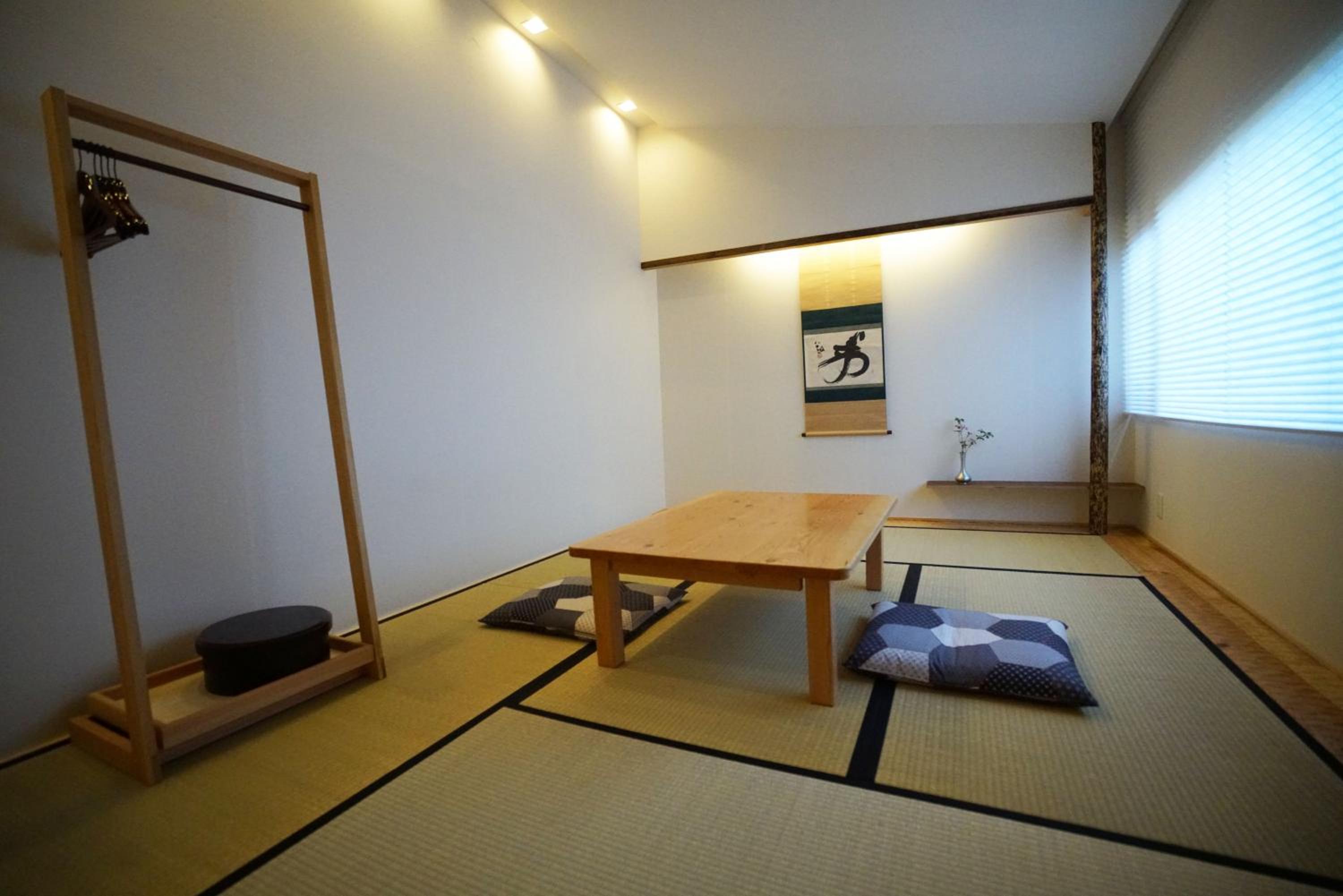 Japanese-Style Deluxe Room with Shared Bathroom and Private Toilet photo 2