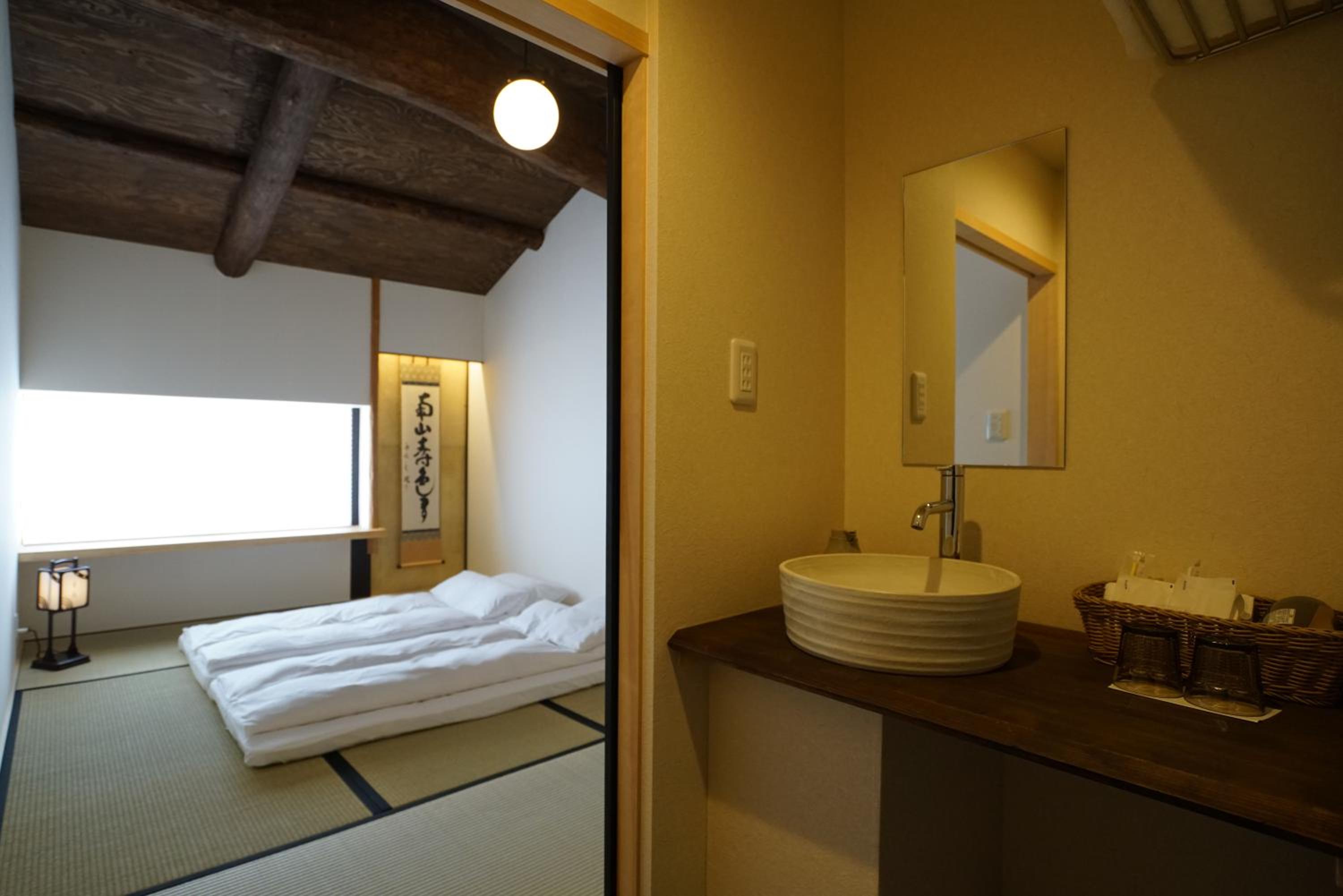 Japanese-Style Economy Room with Shared Bathroom and Shared Toilet - Photo 7