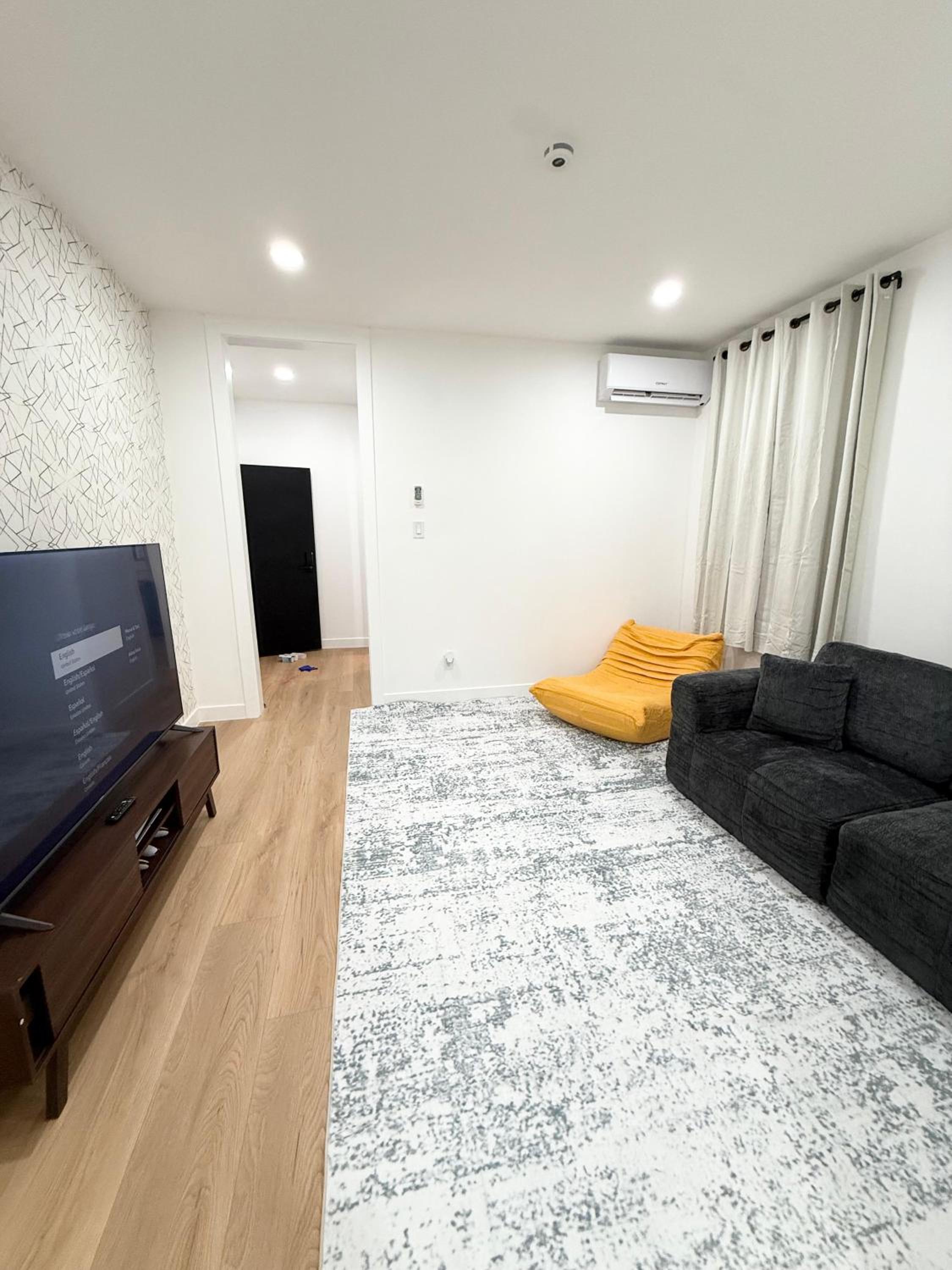 Apartment photo 2
