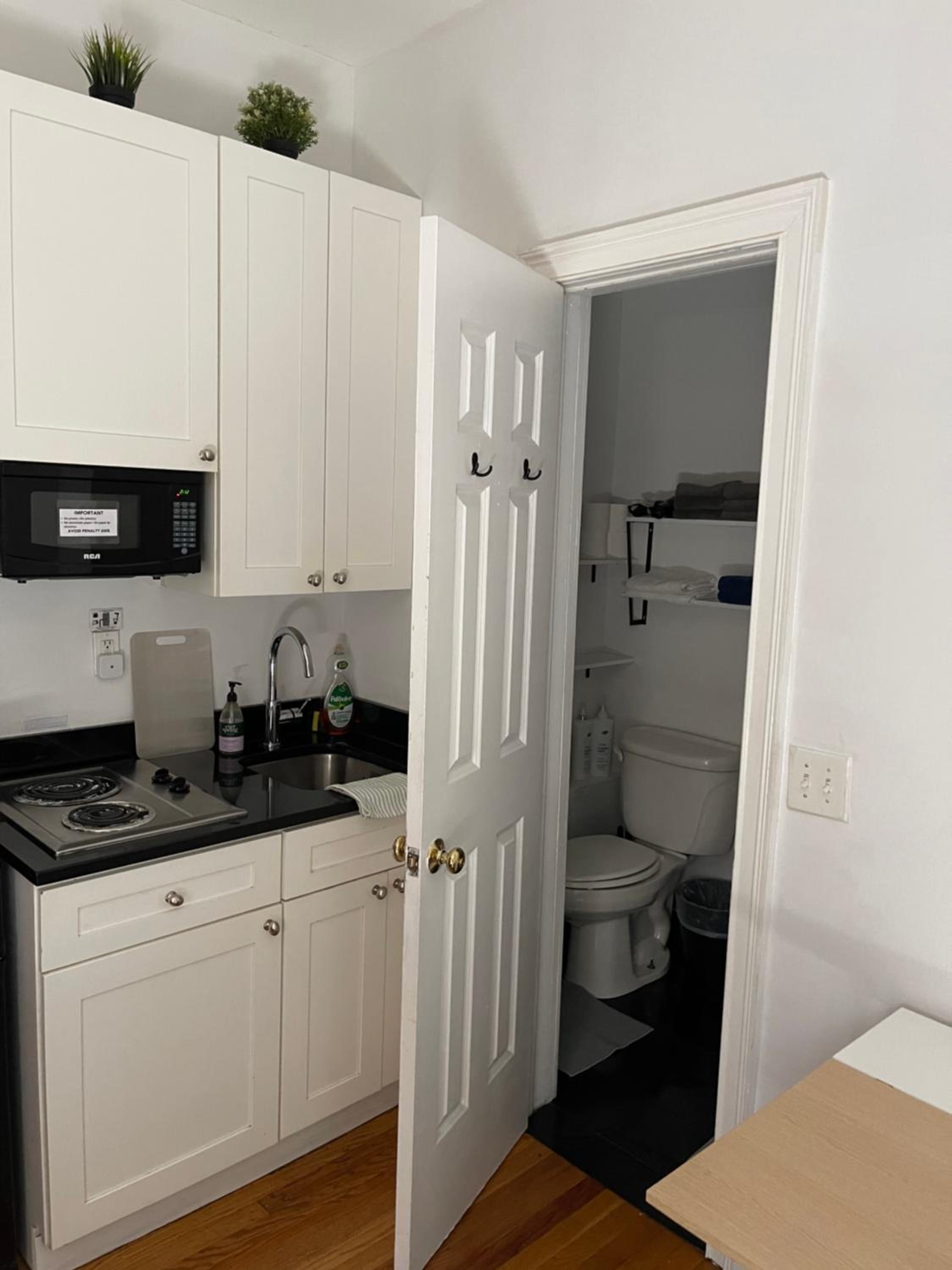 One-Bedroom Apartment - Non-Smoking photo 3