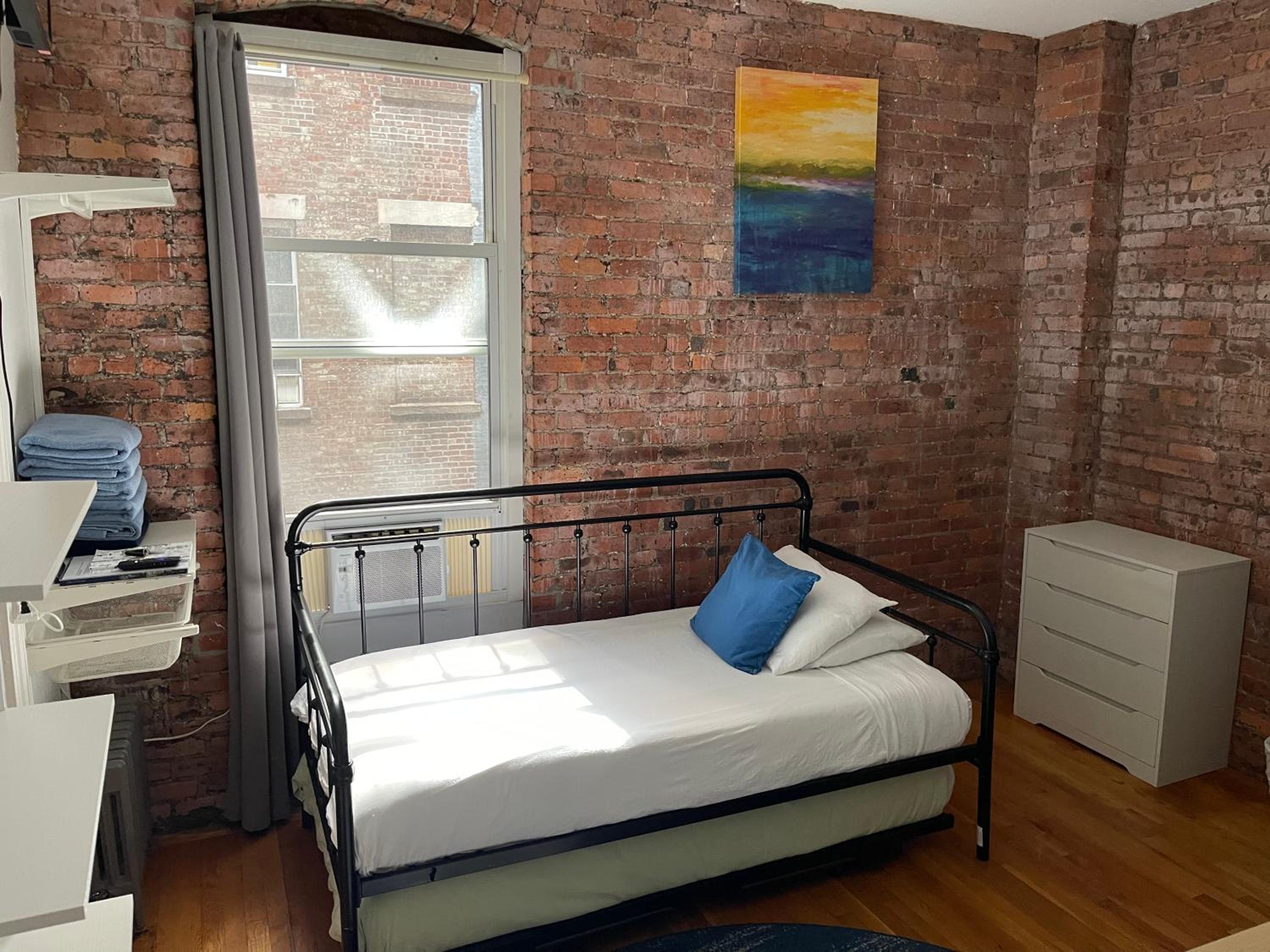 One-Bedroom Apartment - Non-Smoking photo 3