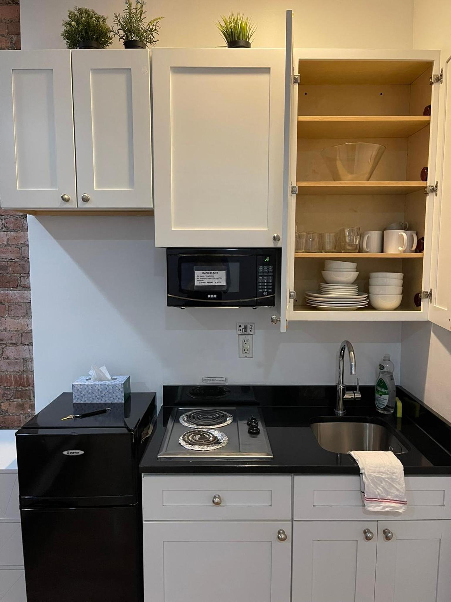 One-Bedroom Apartment - Non-Smoking photo 2