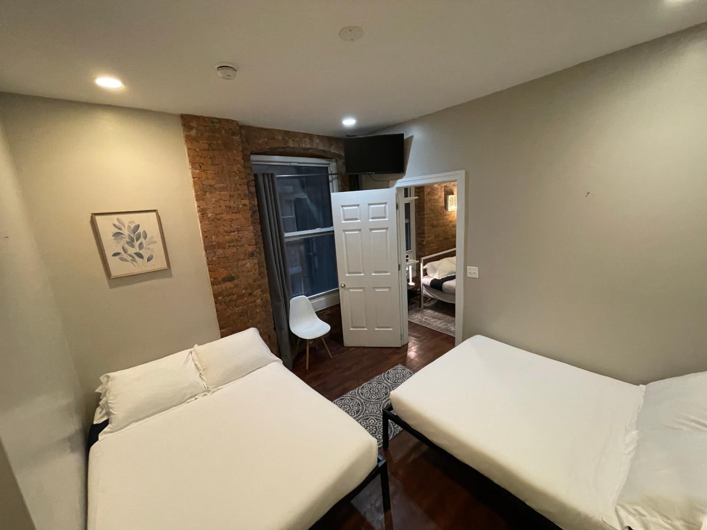 One-Bedroom Apartment photo 1