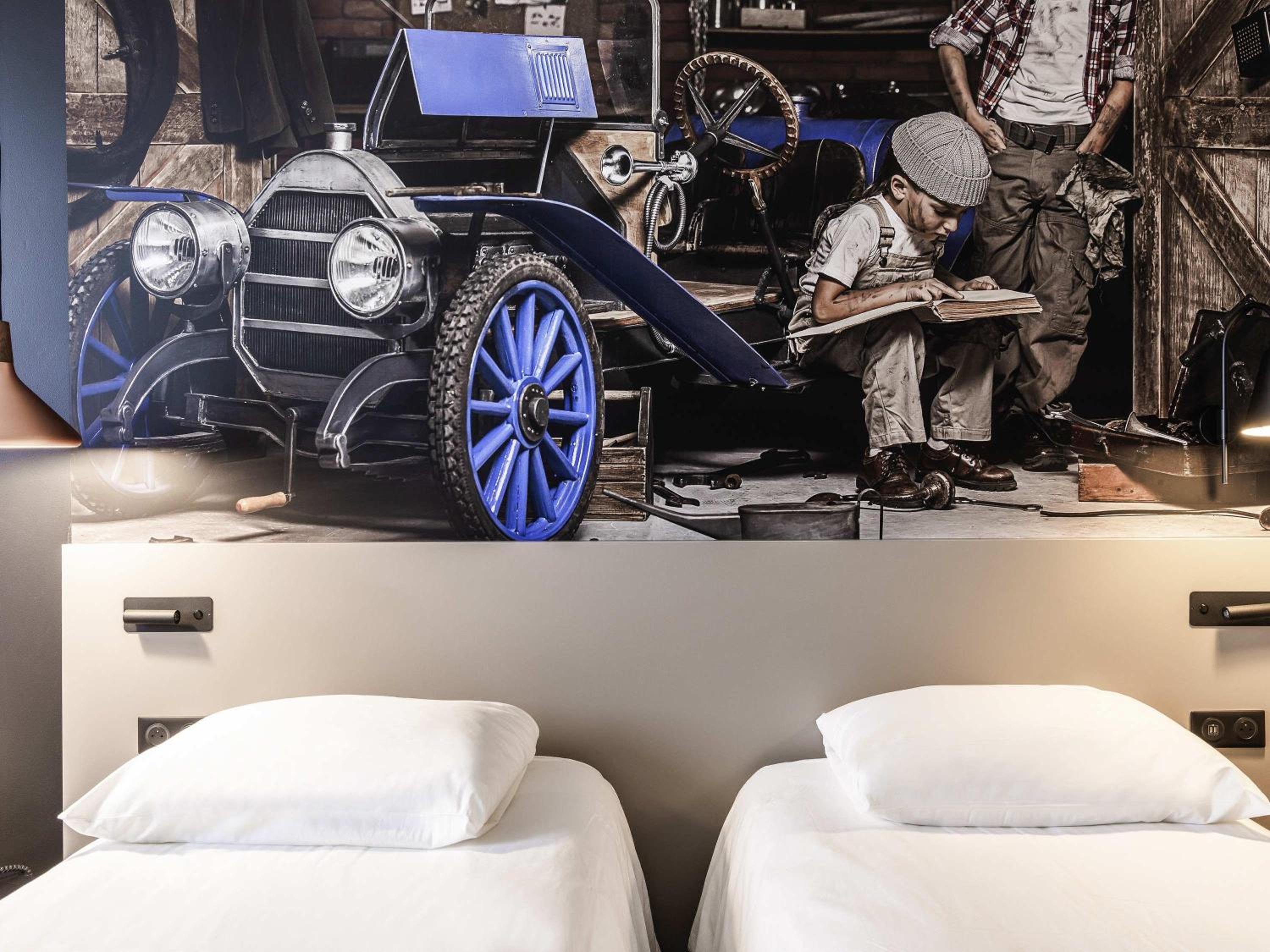Standard Room with Double Bed and Twin Beds photo 3